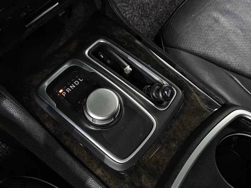 Chrysler 300c 3.6, снимка 9 - Автомобили и джипове - 54326073