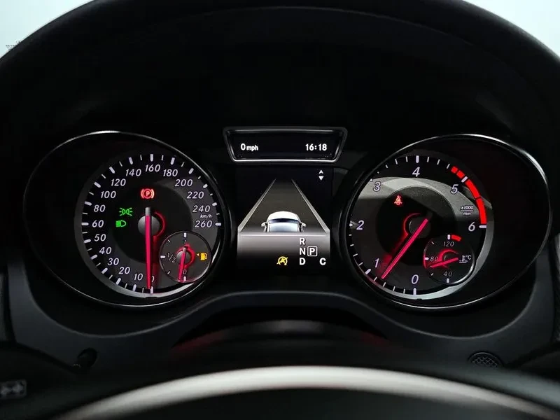 Mercedes-Benz CLA 200 D 4Matic, снимка 8 - Автомобили и джипове - 55100495