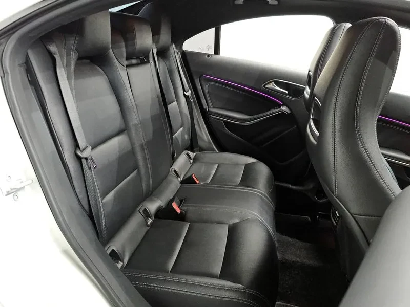 Mercedes-Benz CLA 200 D 4Matic, снимка 11 - Автомобили и джипове - 55100495