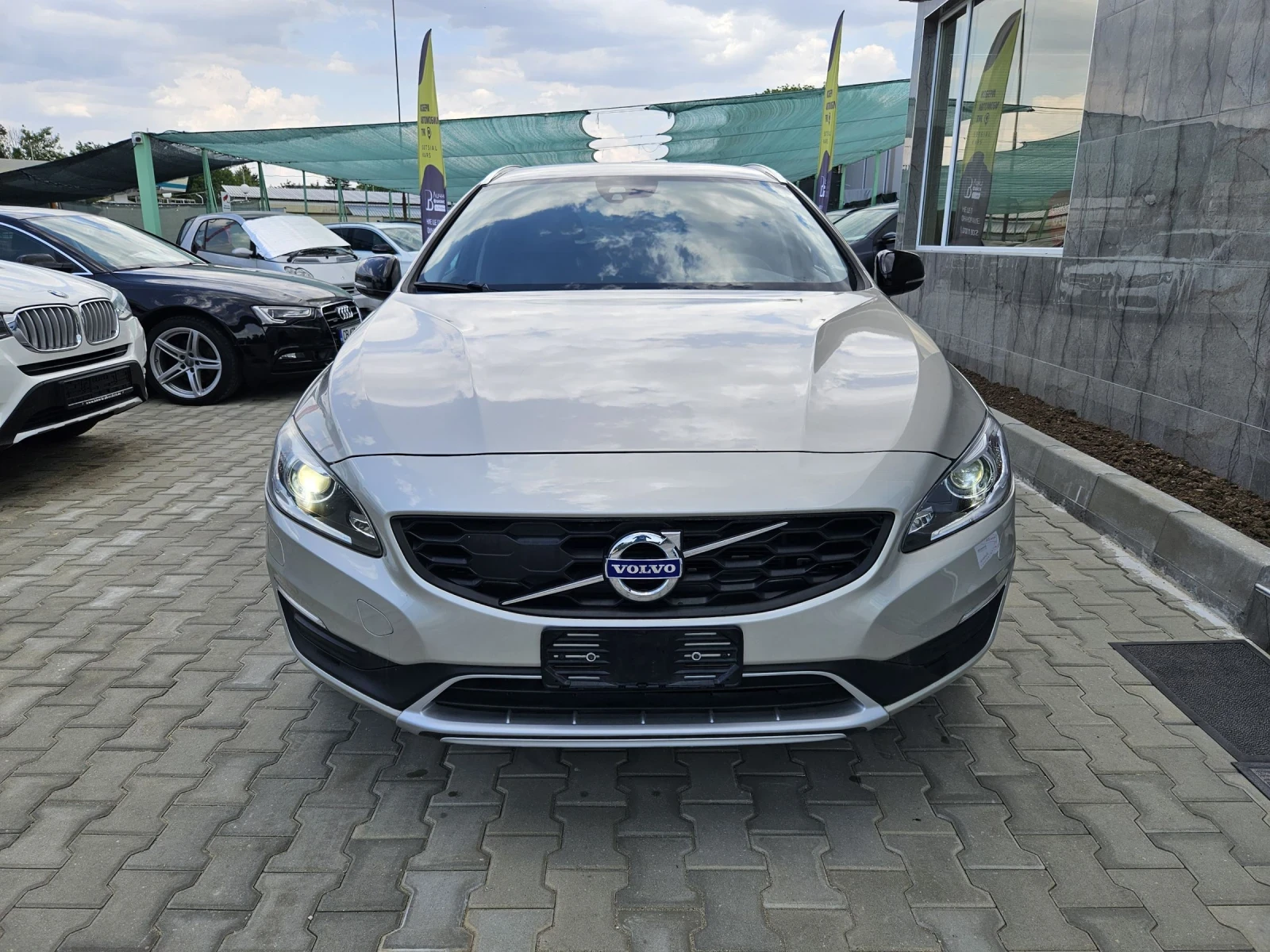 Volvo V60 Cross Country 2.4 D4 4x4 - изображение 2