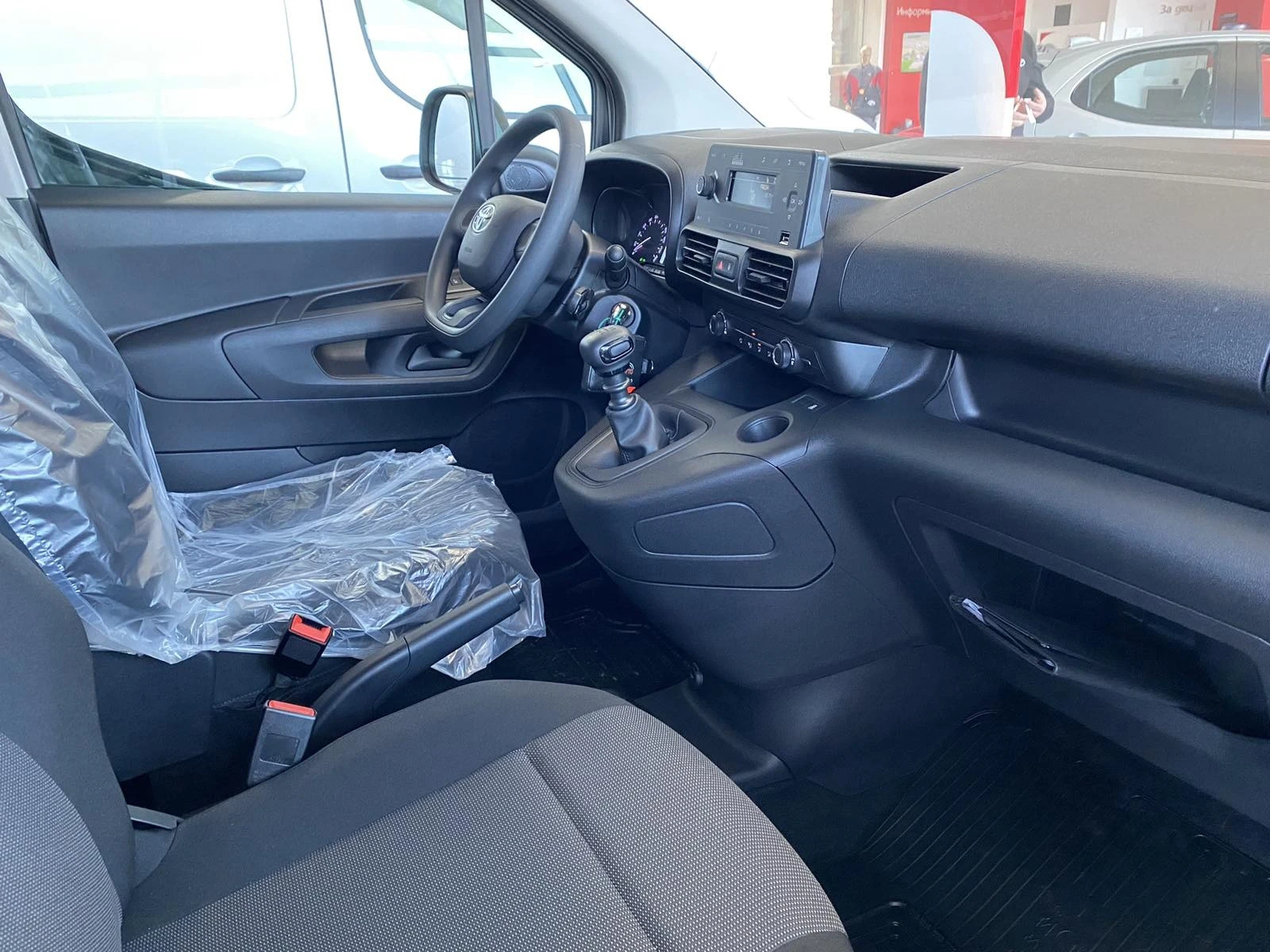 Toyota Proace City 1.2 Base L2 - изображение 8