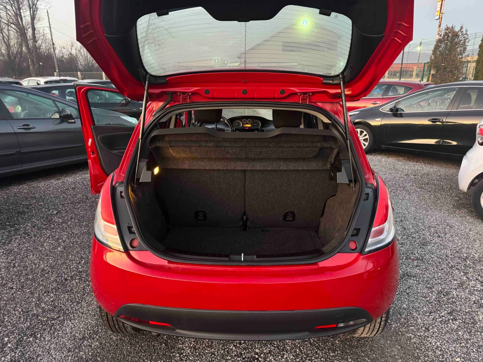 Lancia Ypsilon 0.9i  turbo | Mobile.bg   16