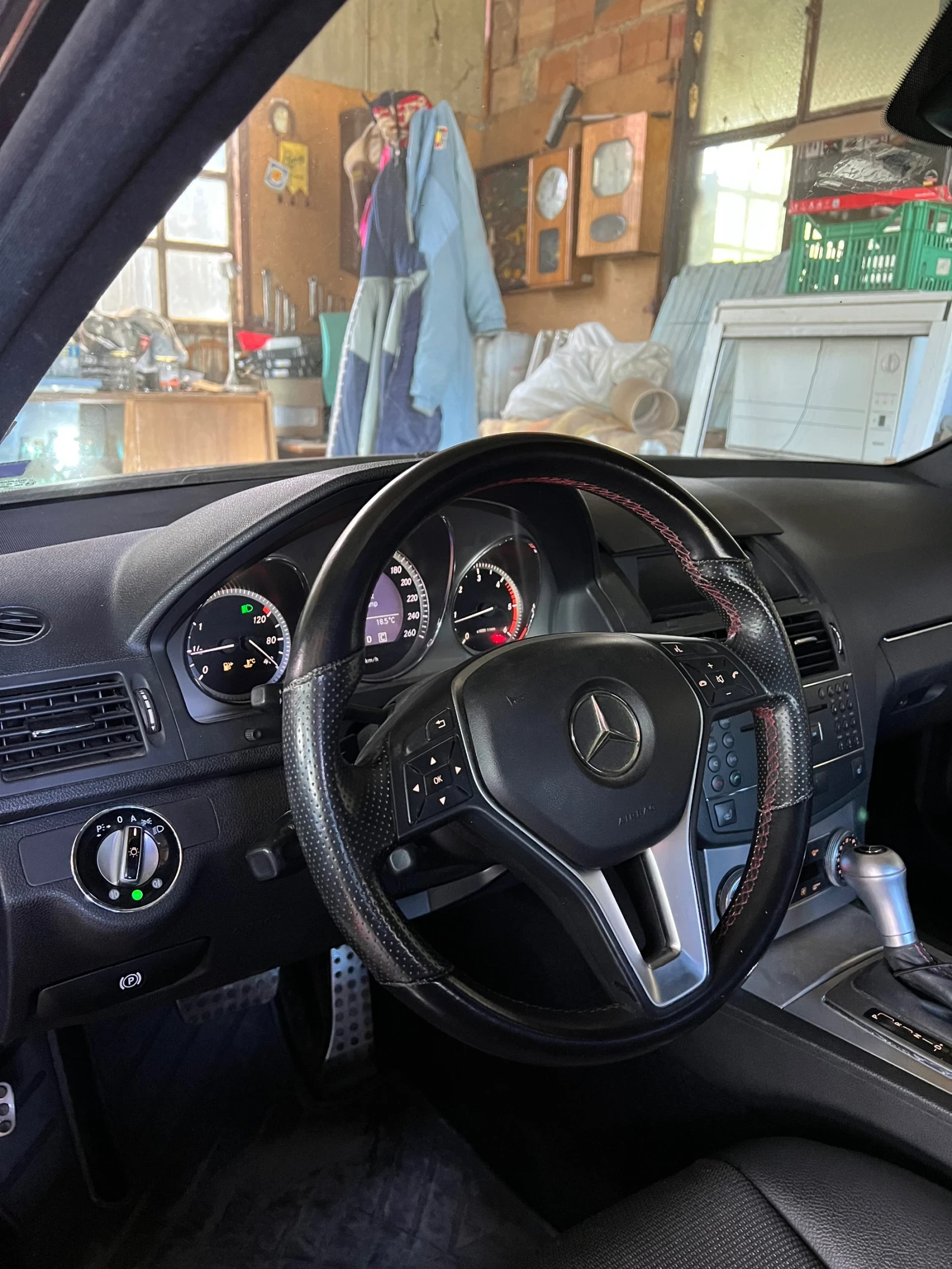 Mercedes-Benz C 320  - изображение 6