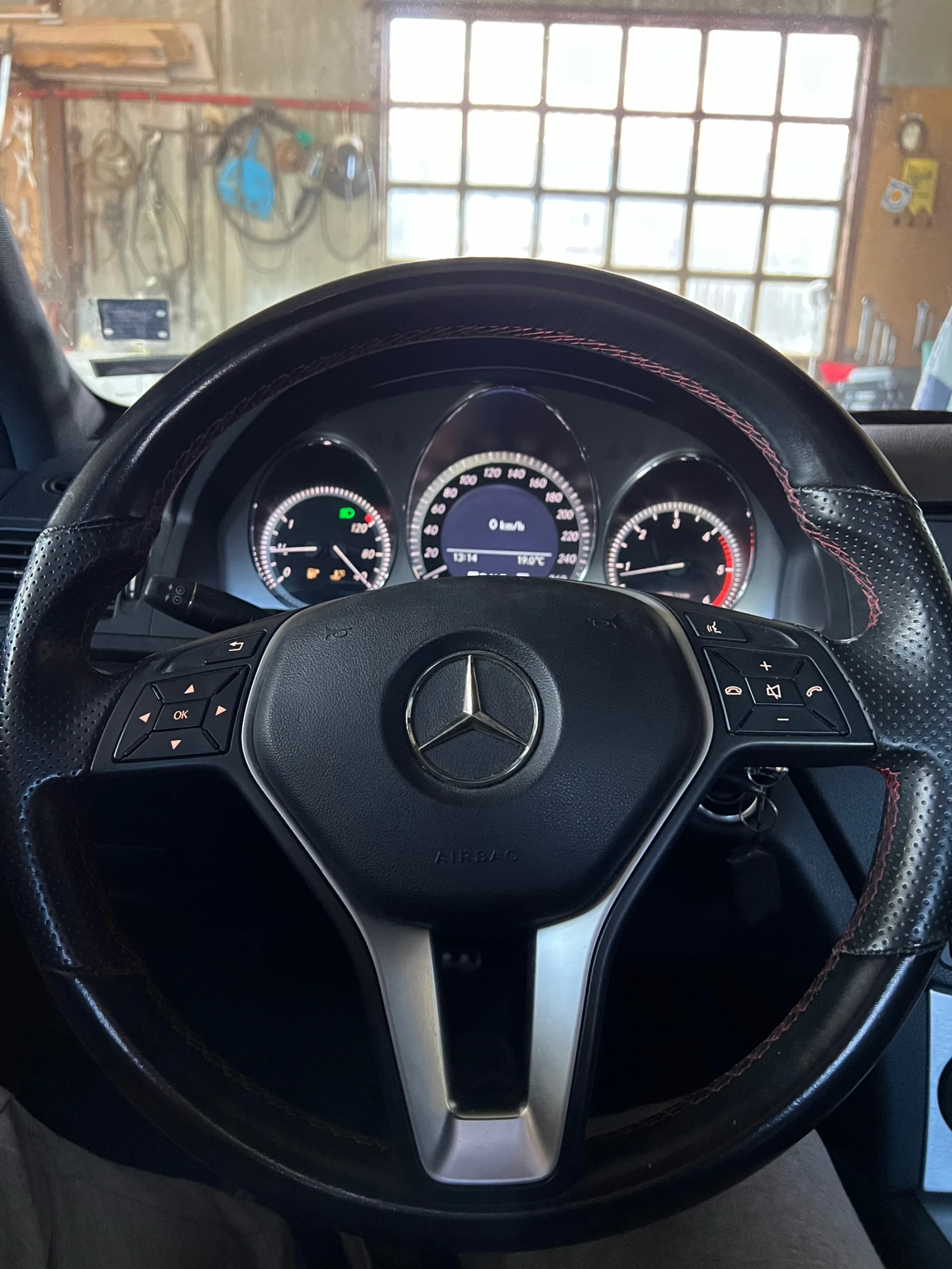 Mercedes-Benz C 320  - изображение 5