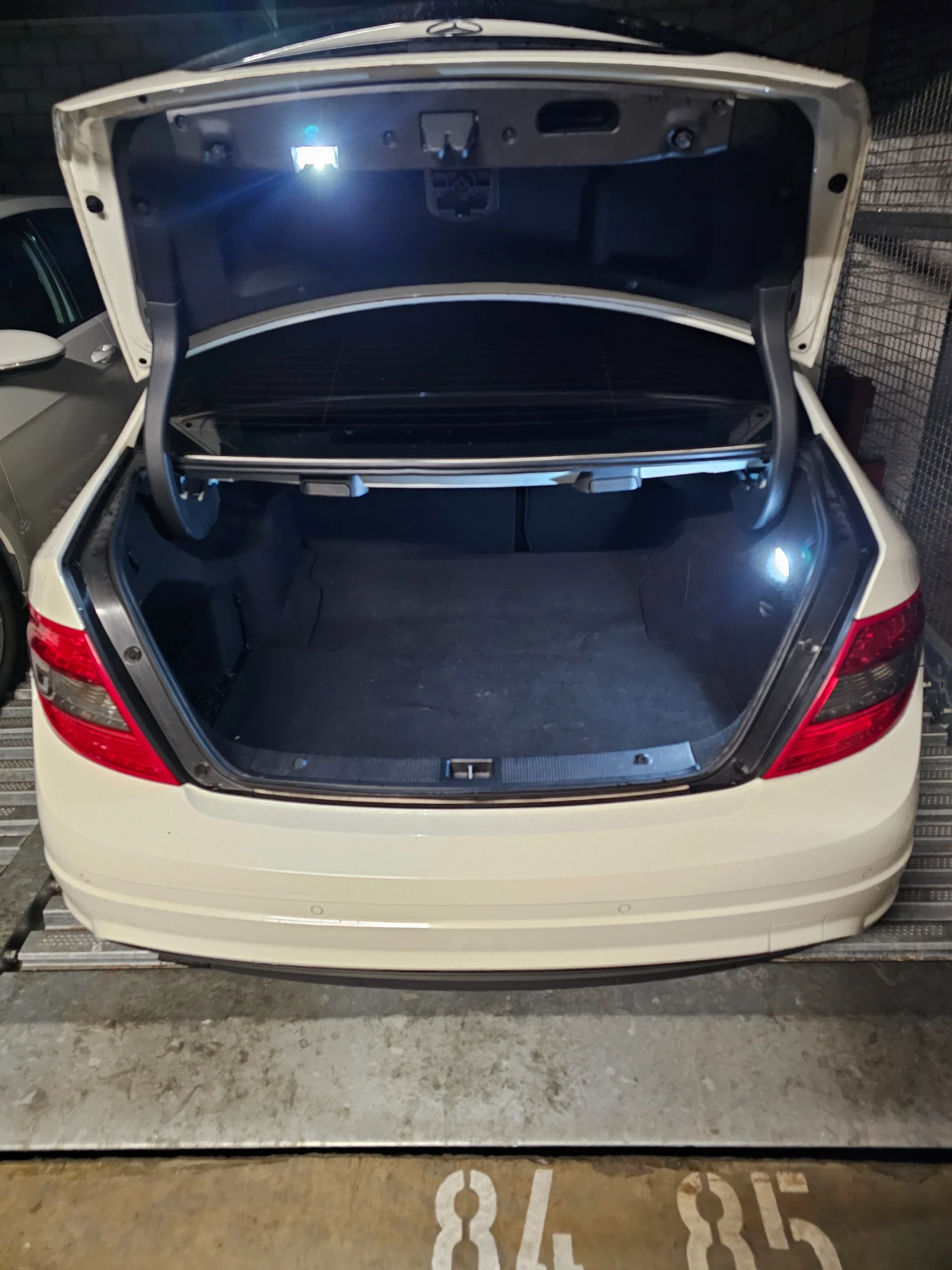 Mercedes-Benz C 180 Kompressor | AMG Paket | Навигация | Панорамa - изображение 9