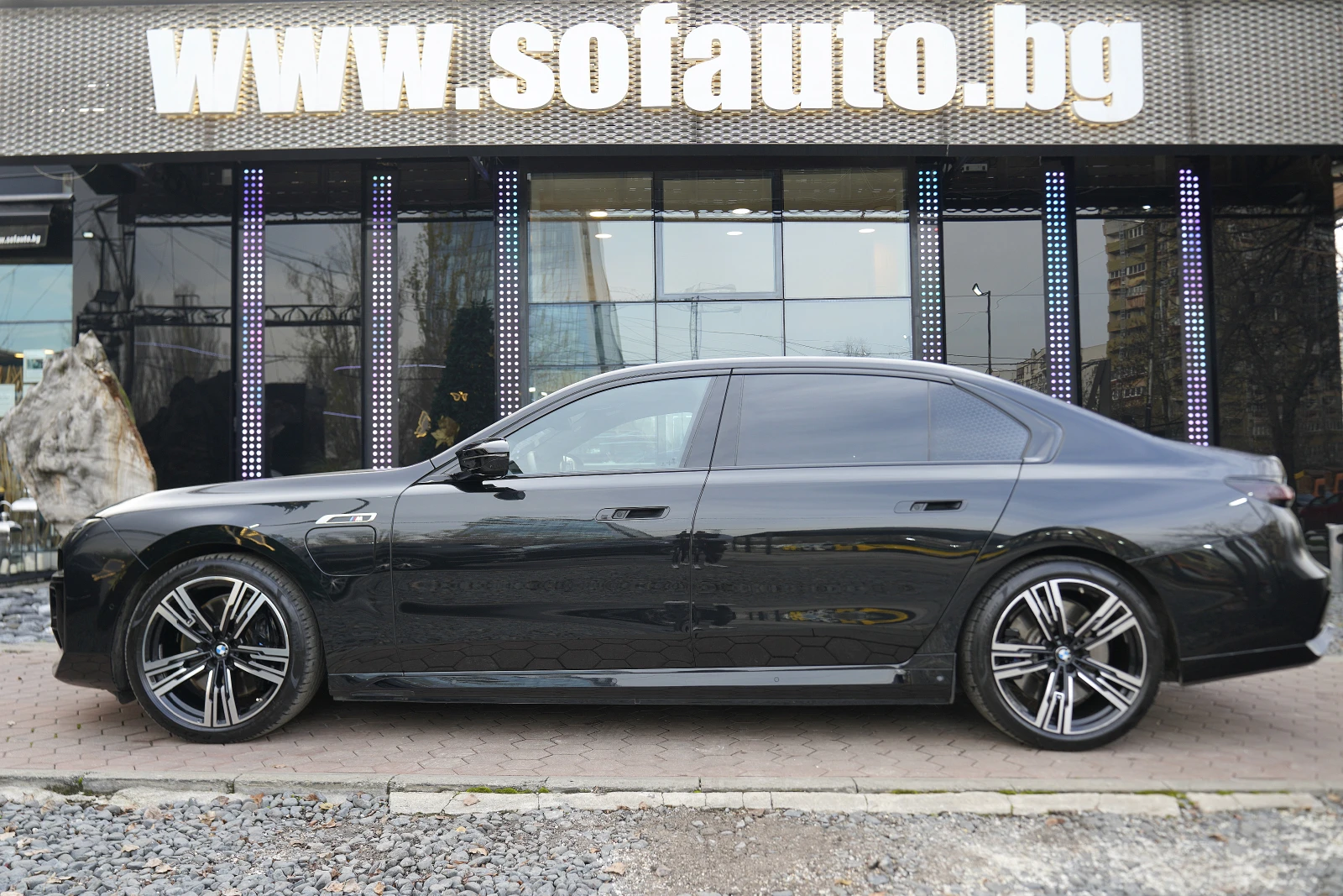 BMW 760 760e Plug-in Hybrid xDrive Individual  | Mobile.bg   4