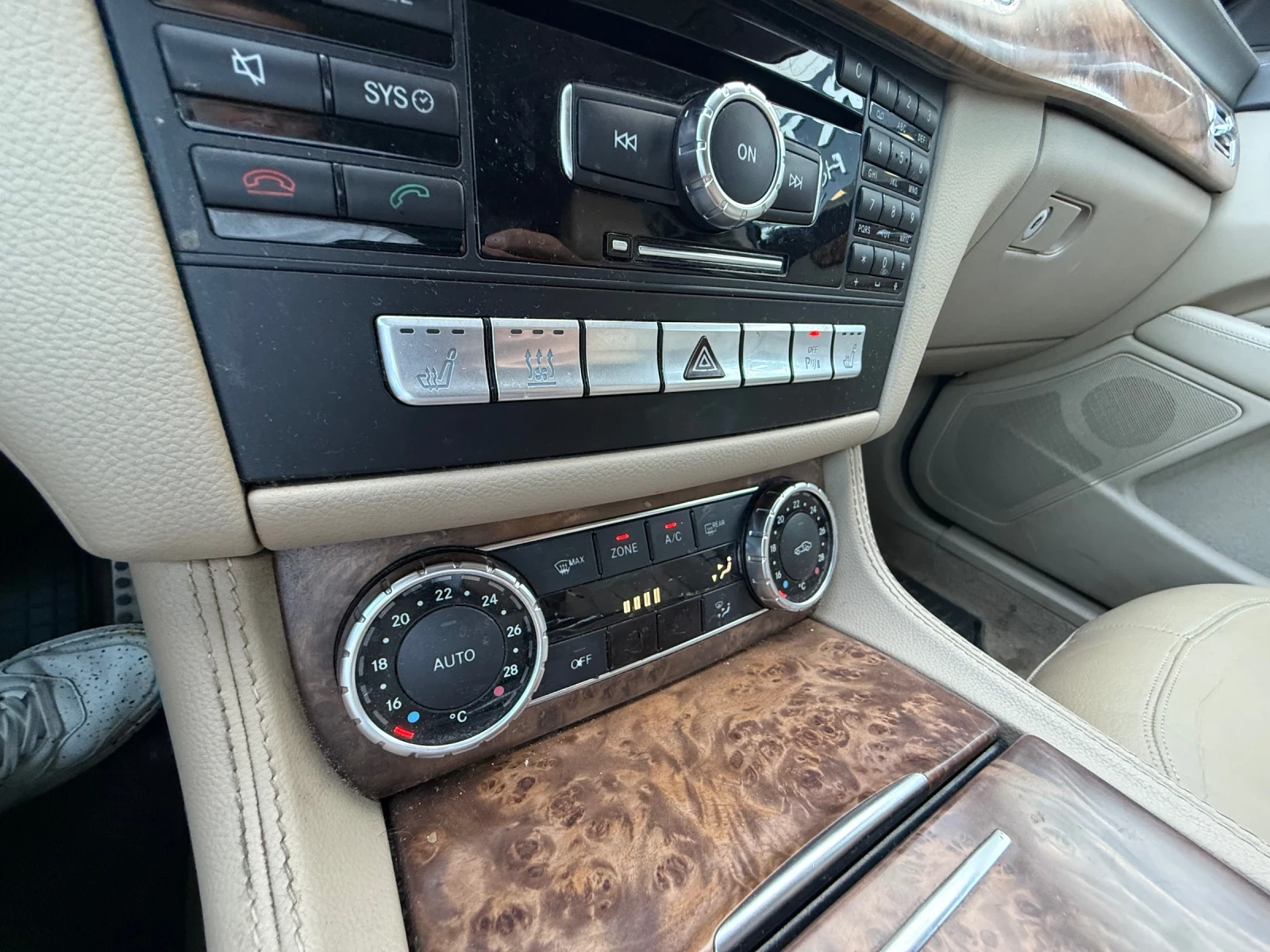 Mercedes-Benz CLS 350 AMG* FULL* MAX - изображение 10