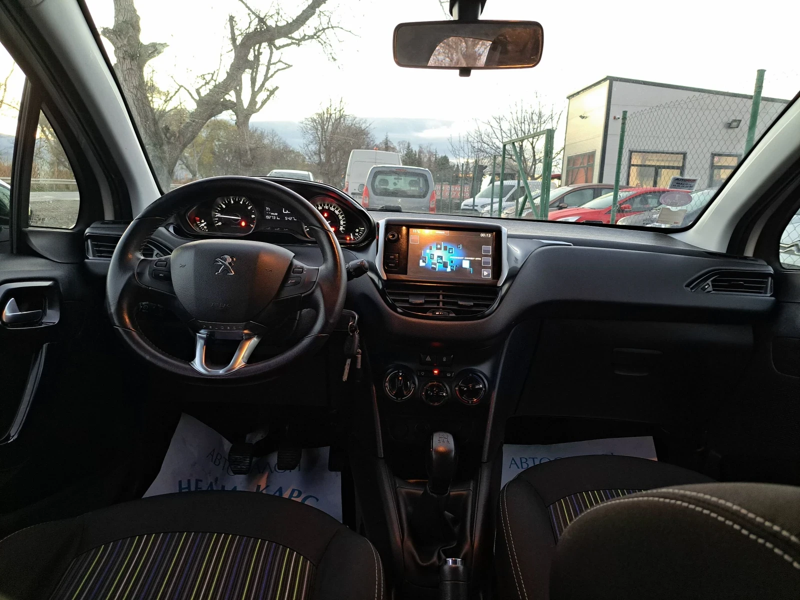 Peugeot 208 1.2 i | Mobile.bg   11