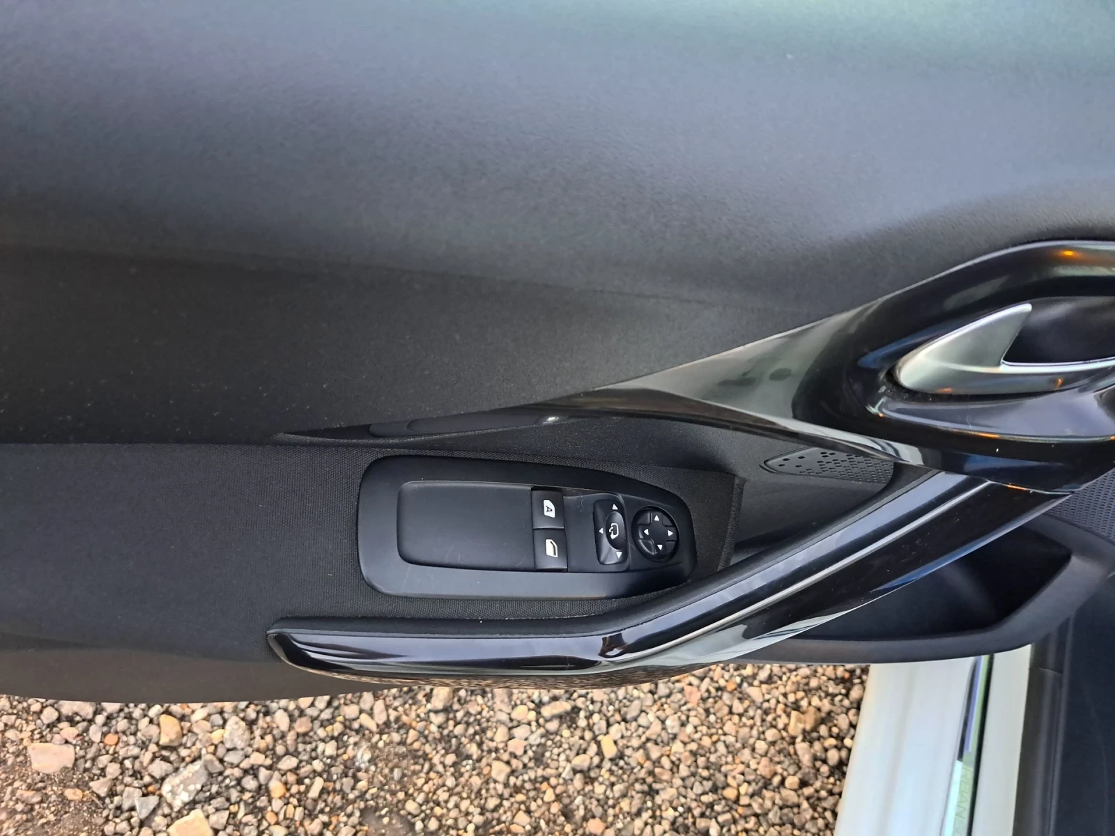 Peugeot 208 1.2 i | Mobile.bg   12