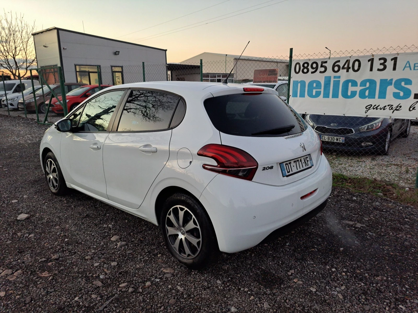 Peugeot 208 1.2 i - изображение 4