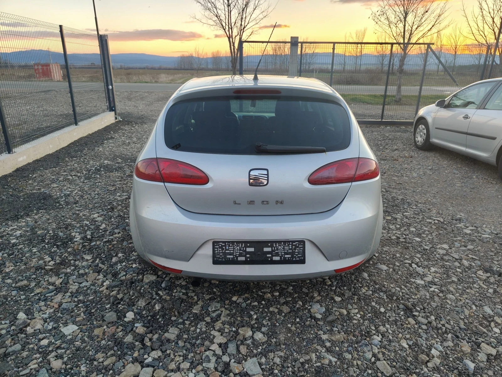 Seat Leon 1.6i 102  - изображение 8