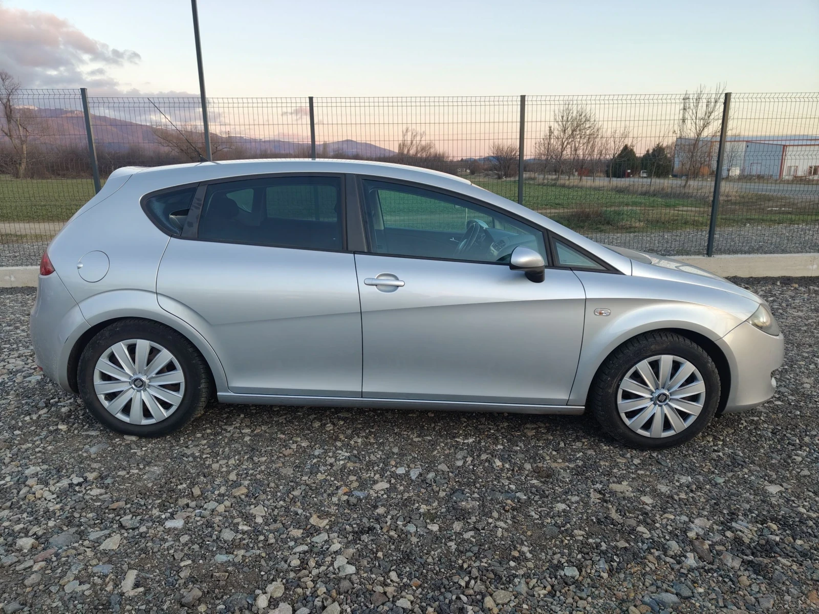 Seat Leon 1.6i 102  - изображение 9