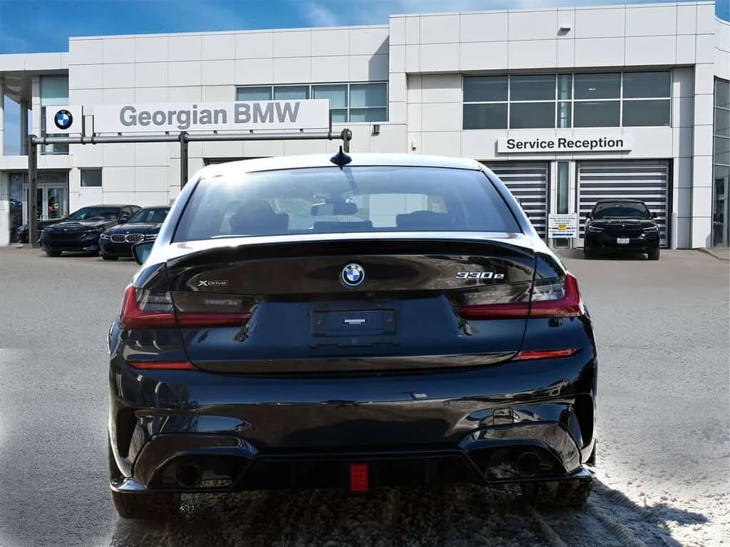 BMW 330 * 330e xDrive | M Sport Package | Premium Essentia - изображение 6