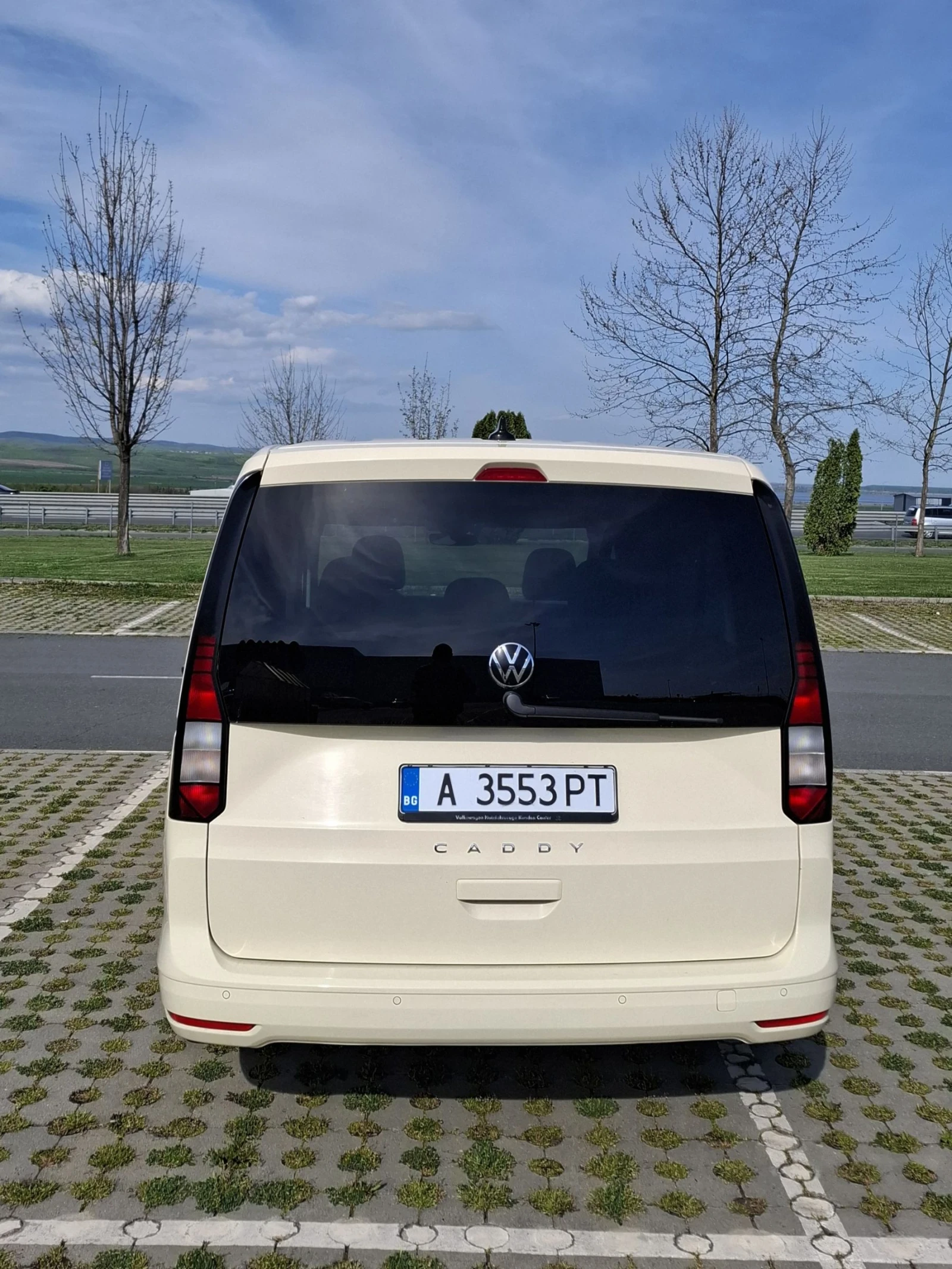 VW Caddy Maxi 2.0 D  7 местна / автомат, снимка 11 - Автомобили и джипове - 54492118