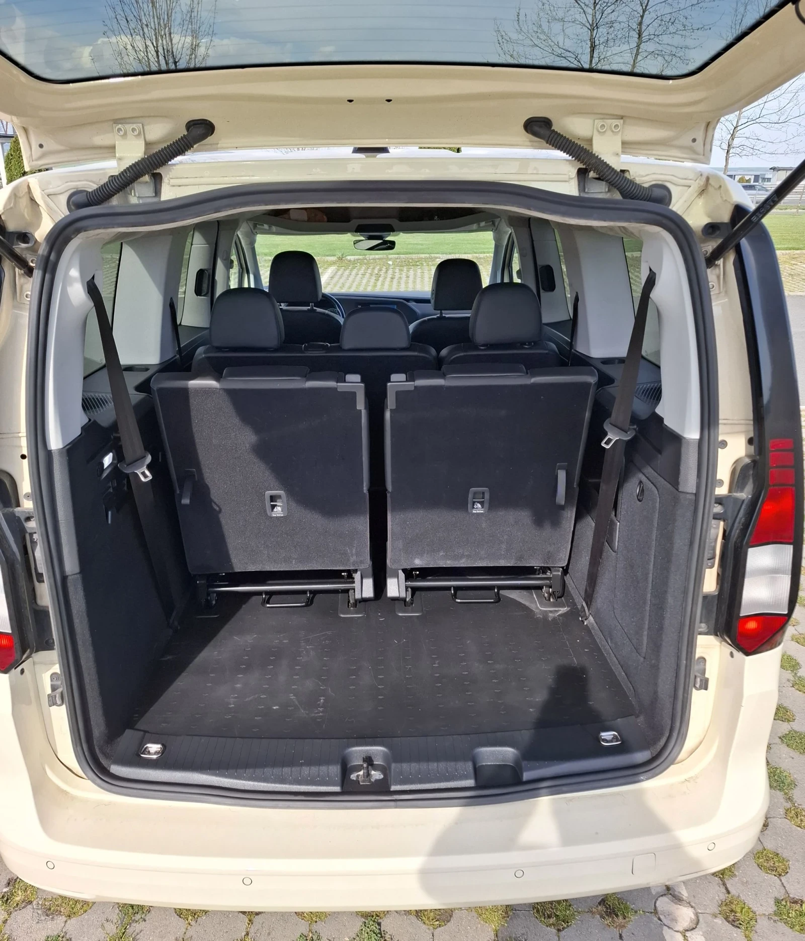 VW Caddy Maxi 2.0 D  7 местна / автомат, снимка 7 - Автомобили и джипове - 54492118