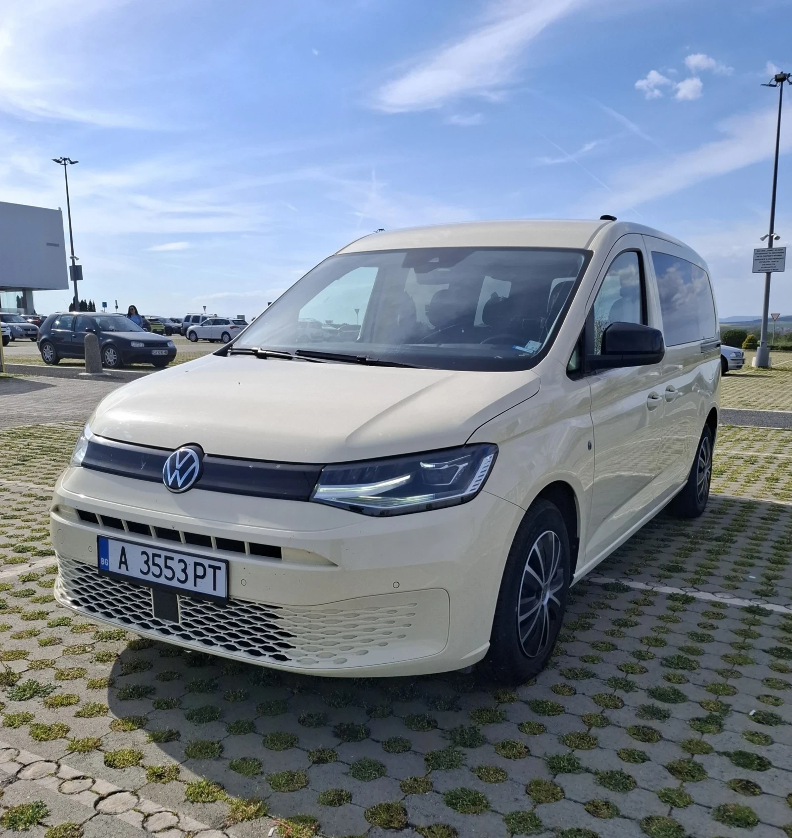 VW Caddy Maxi 2.0 D  7 местна / автомат, снимка 3 - Автомобили и джипове - 54492118