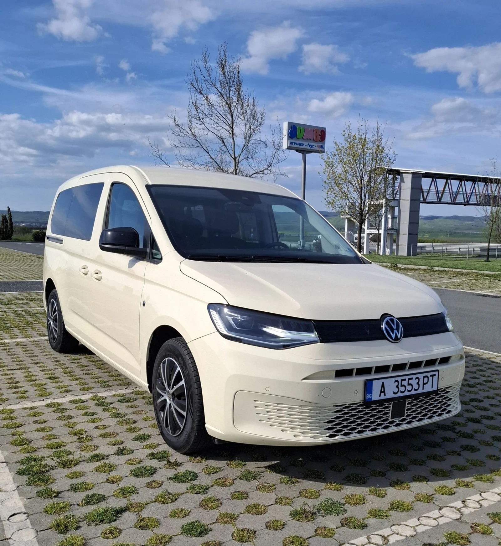 VW Caddy Maxi 2.0 D  7 местна / автомат, снимка 2 - Автомобили и джипове - 54492118