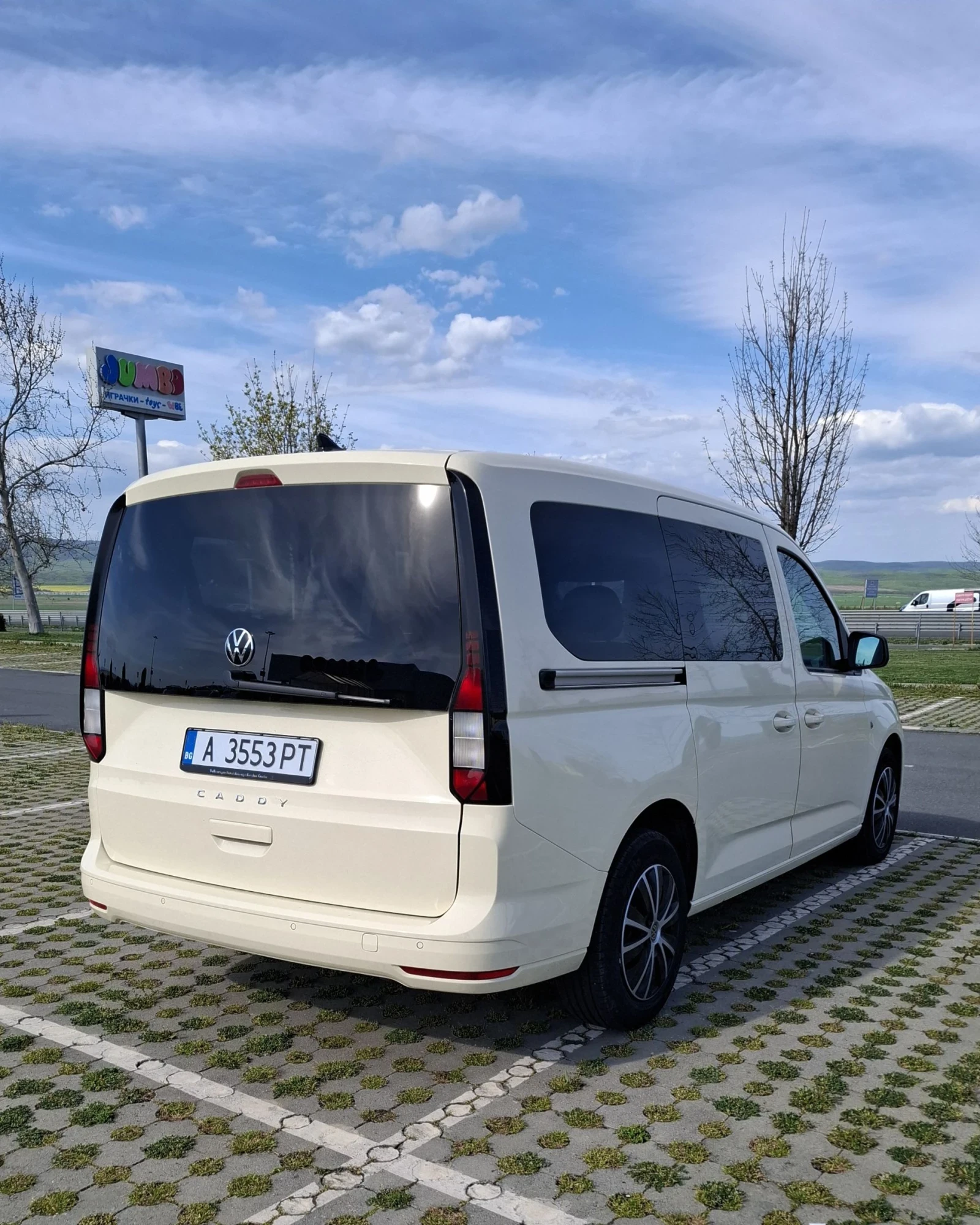 VW Caddy Maxi 2.0 D  7 местна / автомат, снимка 5 - Автомобили и джипове - 54492118