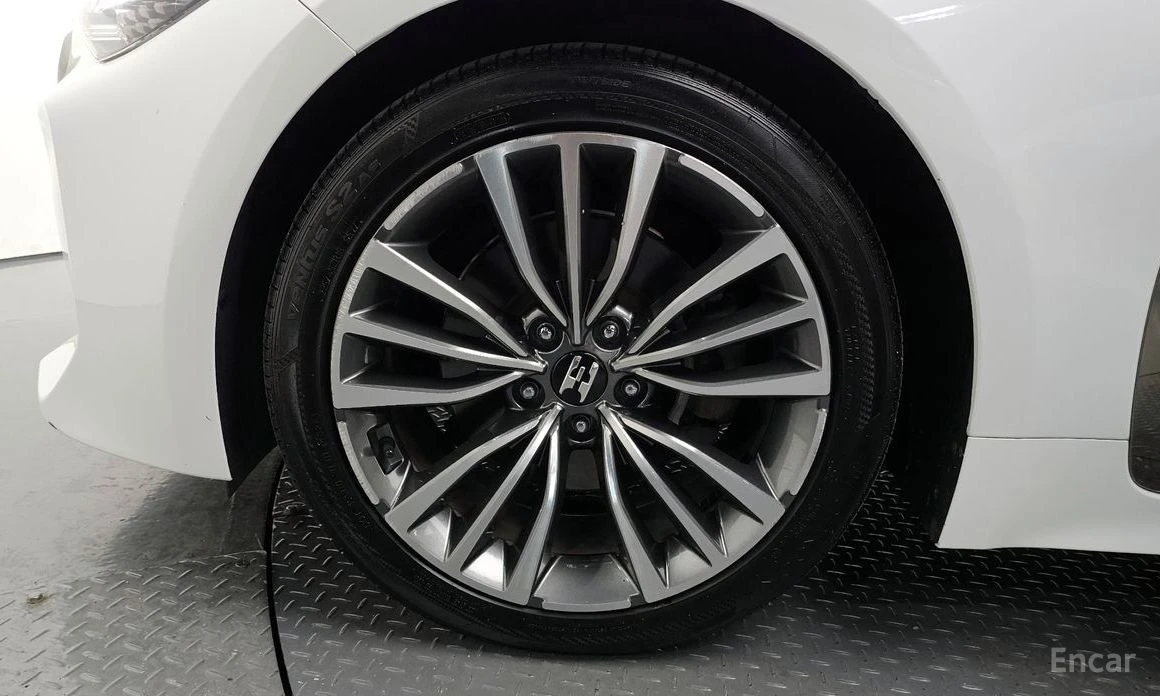 Kia Stinger, снимка 5 - Автомобили и джипове - 54640771