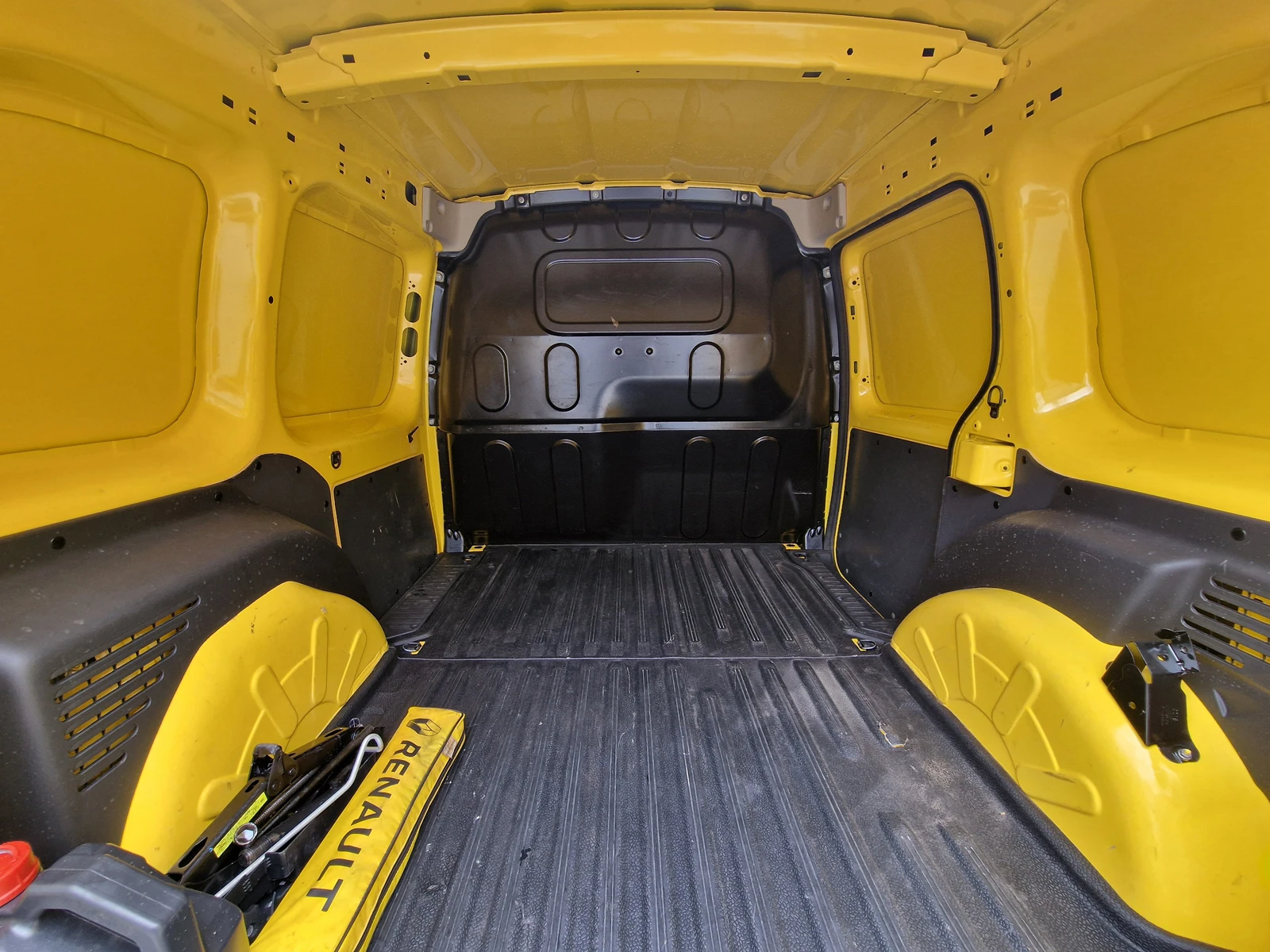 Renault Kangoo 1.5 DCi 78900km, снимка 9 - Автомобили и джипове - 54740450
