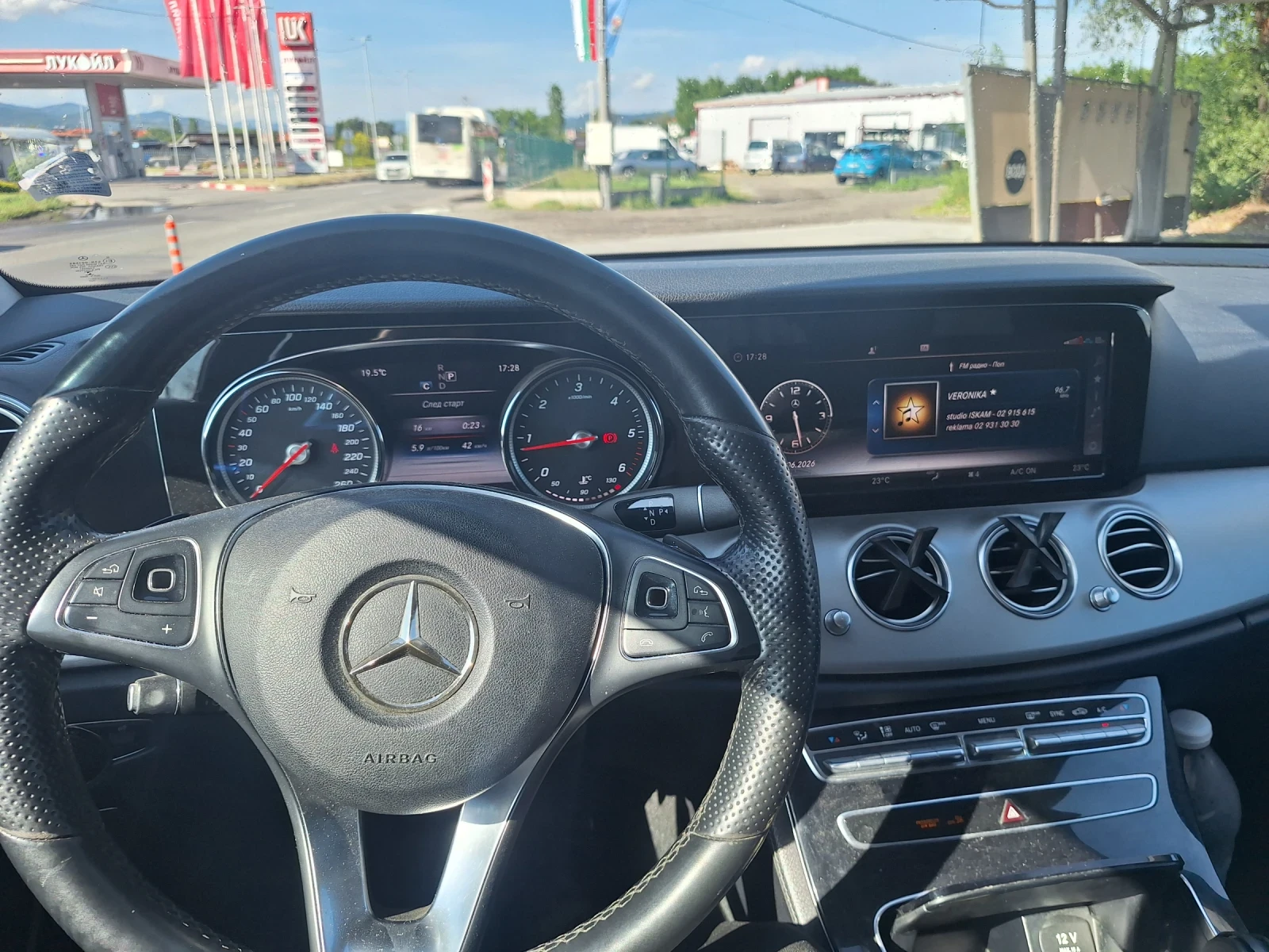 Mercedes-Benz E 200, снимка 8 - Автомобили и джипове - 54746245