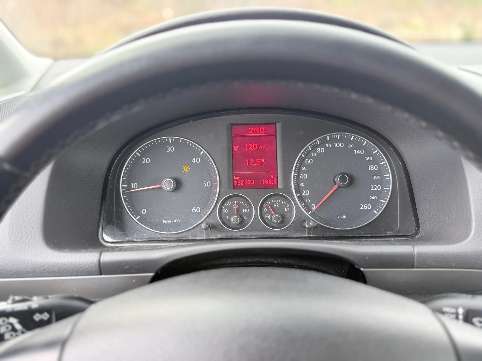 VW Touran 1.9 TDI 7 Местен, снимка 9 - Автомобили и джипове - 54814475