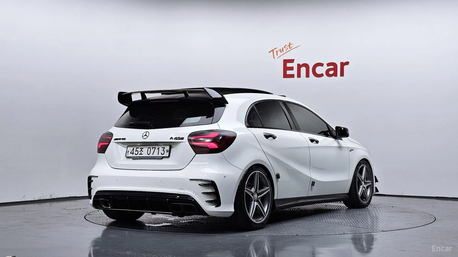 Mercedes-Benz A45 AMG 4MATIC* КОЖА* ПОДГРЕВ* ШИБИДАХ* КАМЕРА* , снимка 2 - Автомобили и джипове - 55449756