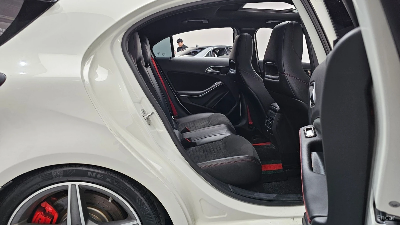 Mercedes-Benz A45 AMG 4MATIC* КОЖА* ПОДГРЕВ* ШИБИДАХ* КАМЕРА* , снимка 11 - Автомобили и джипове - 55449756