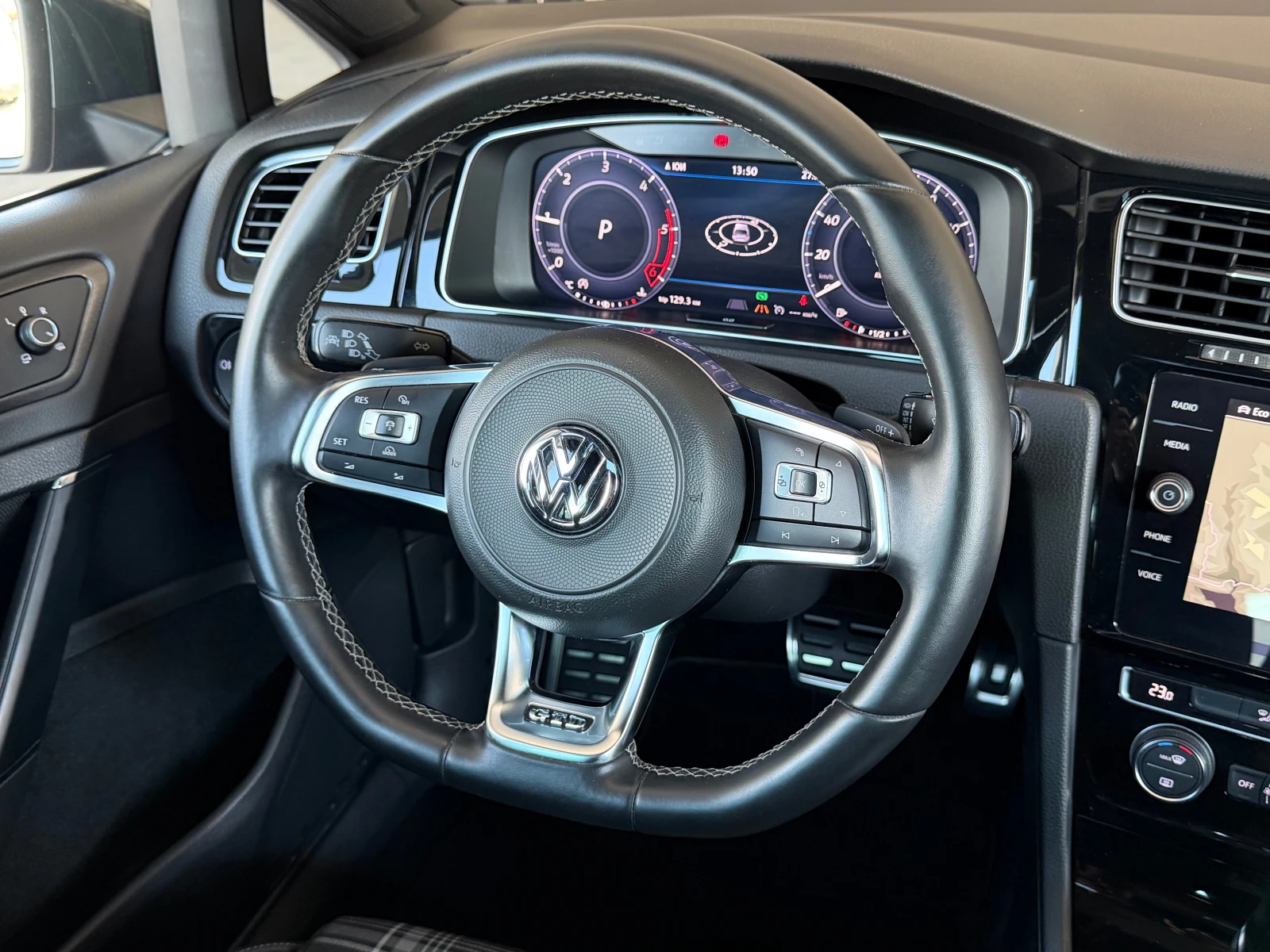 VW Golf 2.0TDI-GTD-185ps, LED, DISTR, PANORAMA, CAMERA, KE, снимка 11 - Автомобили и джипове - 55940879