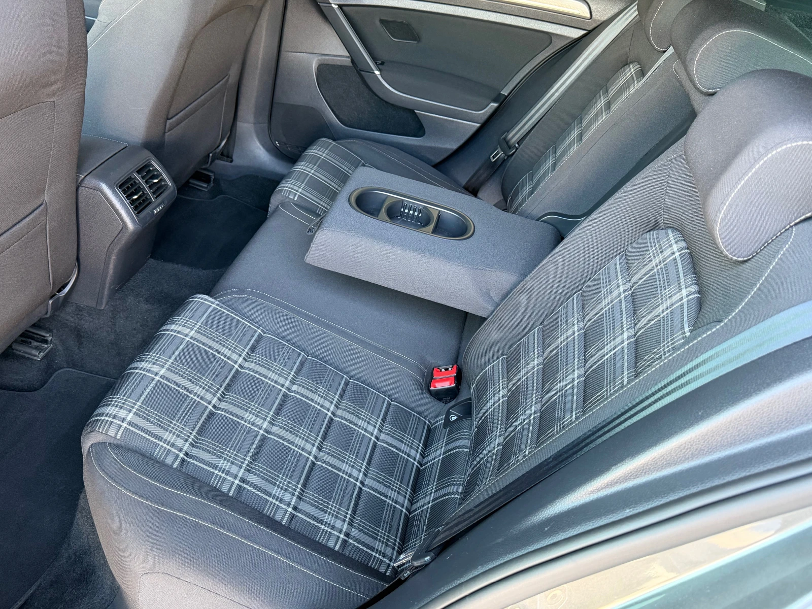 VW Golf 2.0TDI-GTD-185ps, LED, DISTR, PANORAMA, CAMERA, KE, снимка 12 - Автомобили и джипове - 55940879