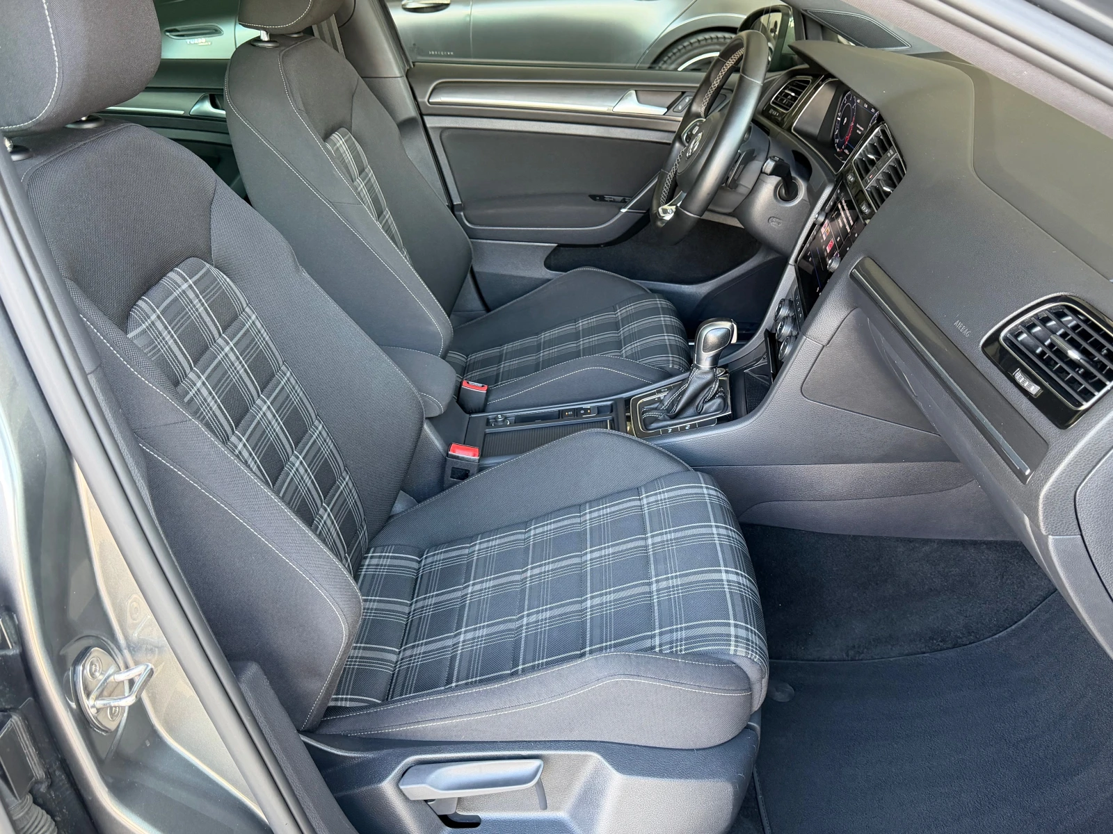VW Golf 2.0TDI-GTD-185ps, LED, DISTR, PANORAMA, CAMERA, KE, снимка 10 - Автомобили и джипове - 55940879