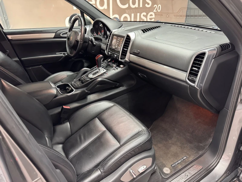 Porsche Cayenne S* 4.8 V8* BOSE* CAMERA* PANORAMA* 20, снимка 15 - Автомобили и джипове - 47953832