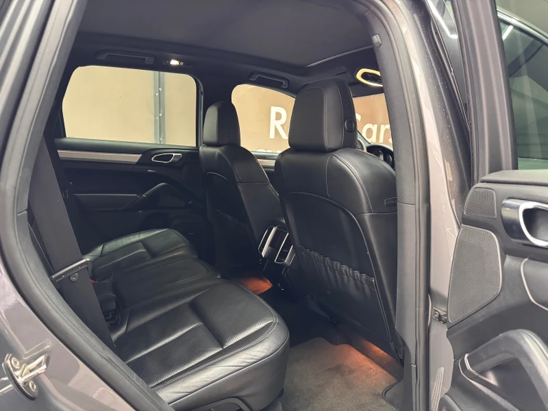 Porsche Cayenne S* 4.8 V8* BOSE* CAMERA* PANORAMA* 20, снимка 16 - Автомобили и джипове - 47953832