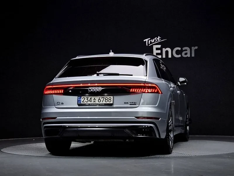 Audi Q8 55 TFSI QUATTRO PREMIUM, снимка 4 - Автомобили и джипове - 54922371