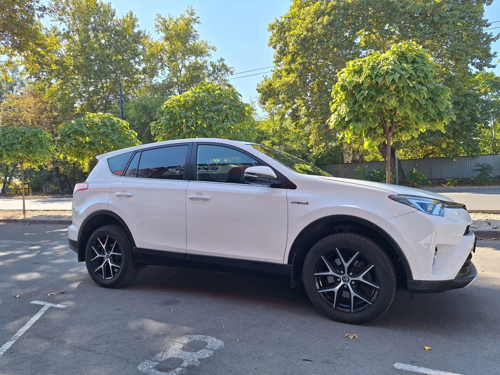 Toyota Rav4 2.5 HYBRID - изображение 2