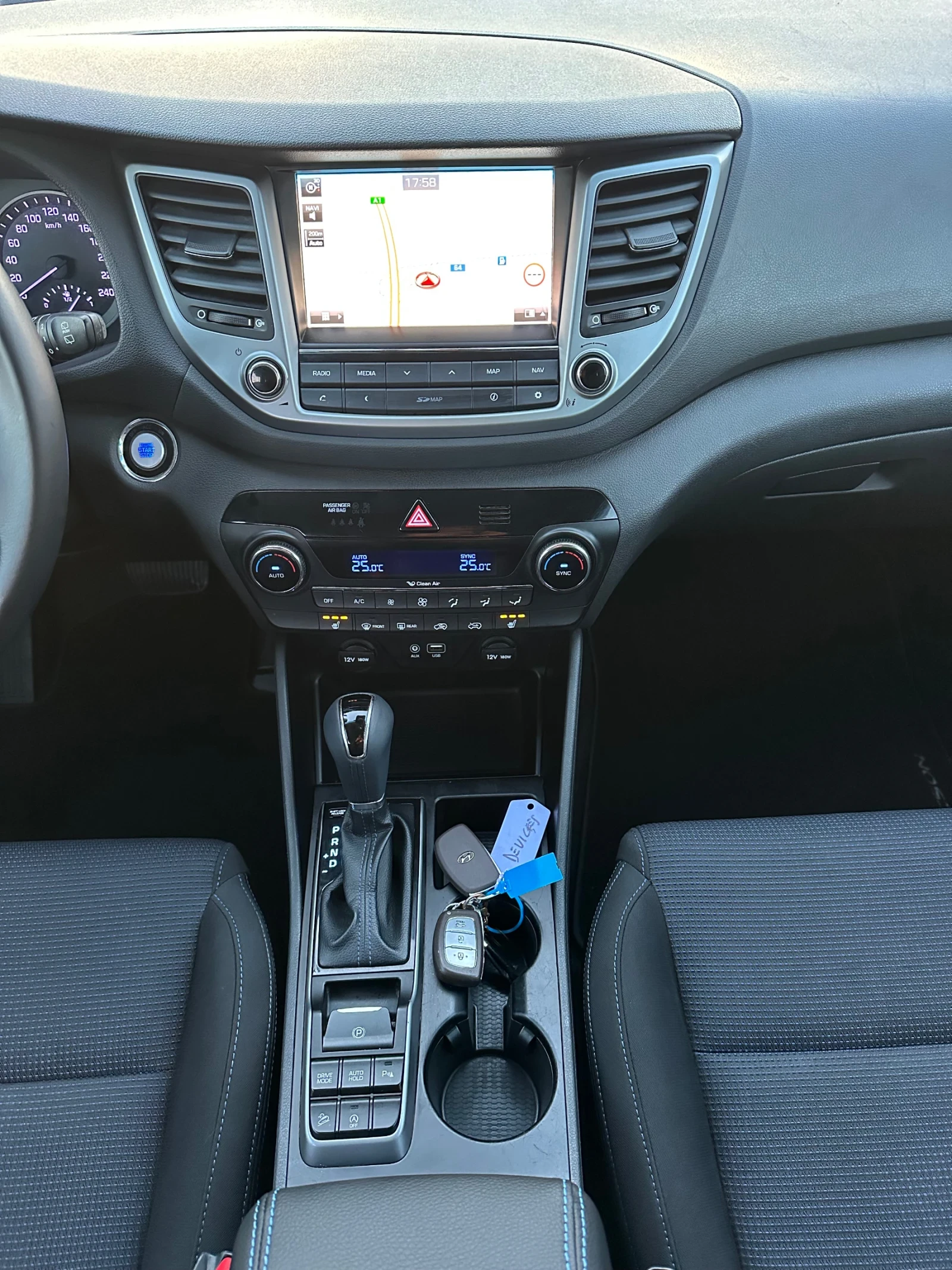 Hyundai Tucson, снимка 14 - Автомобили и джипове - 53637216