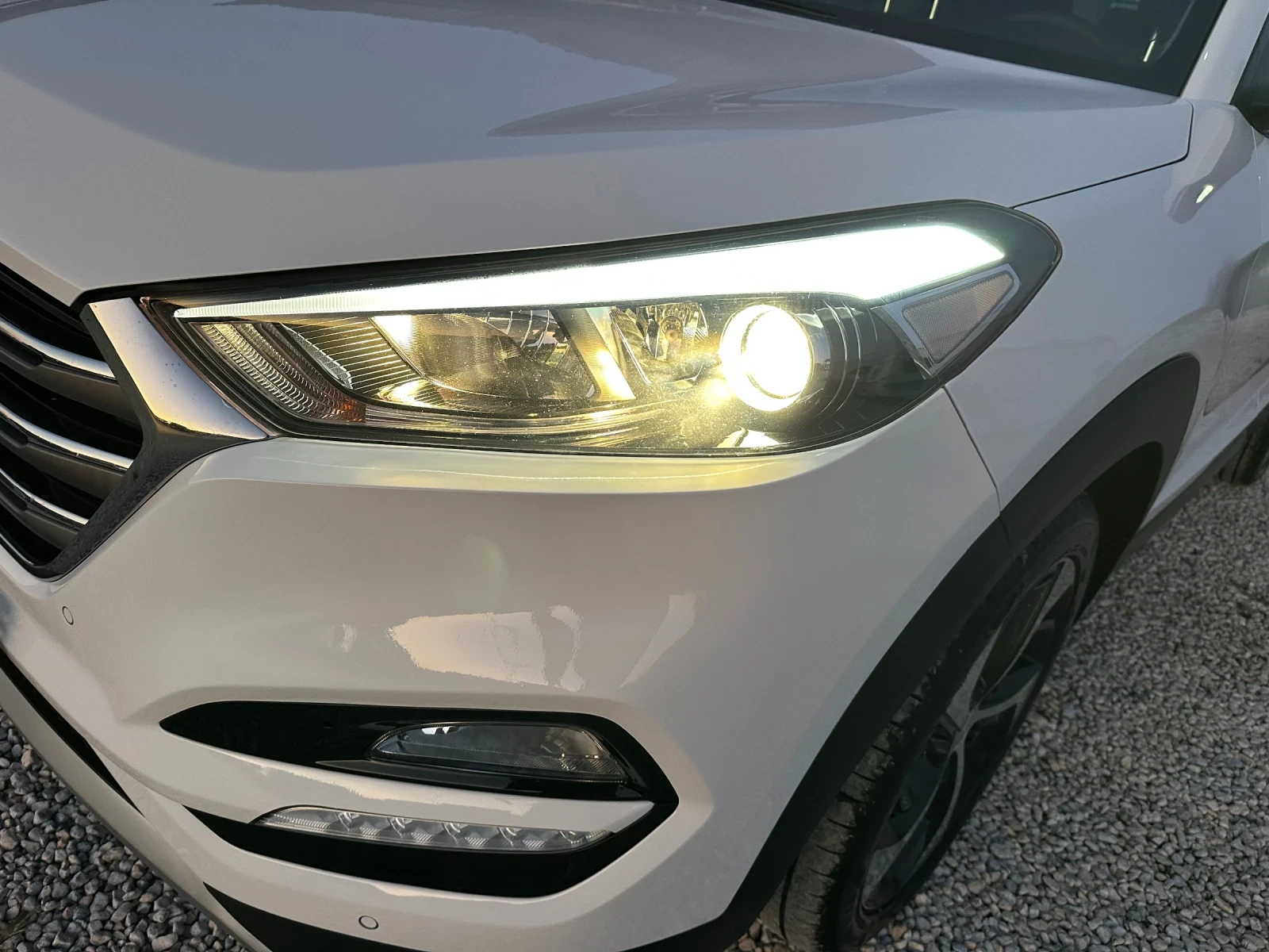 Hyundai Tucson, снимка 15 - Автомобили и джипове - 53637216