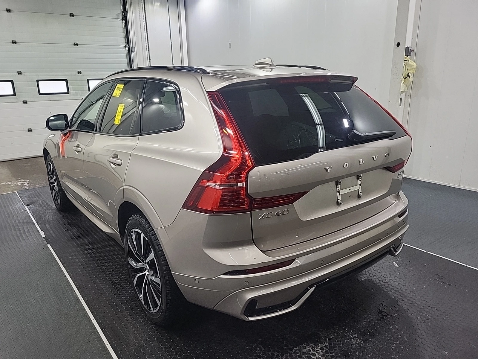 Volvo XC60 ULTRA DARK THEME * * CARFAX * * АВТО КРЕДИТ * * , снимка 4 - Автомобили и джипове - 54070108