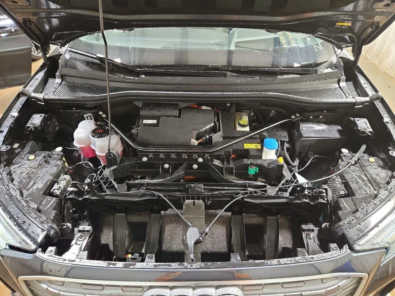 Audi Q4 E-TRON PRESTIGE, снимка 11 - Автомобили и джипове - 54157350