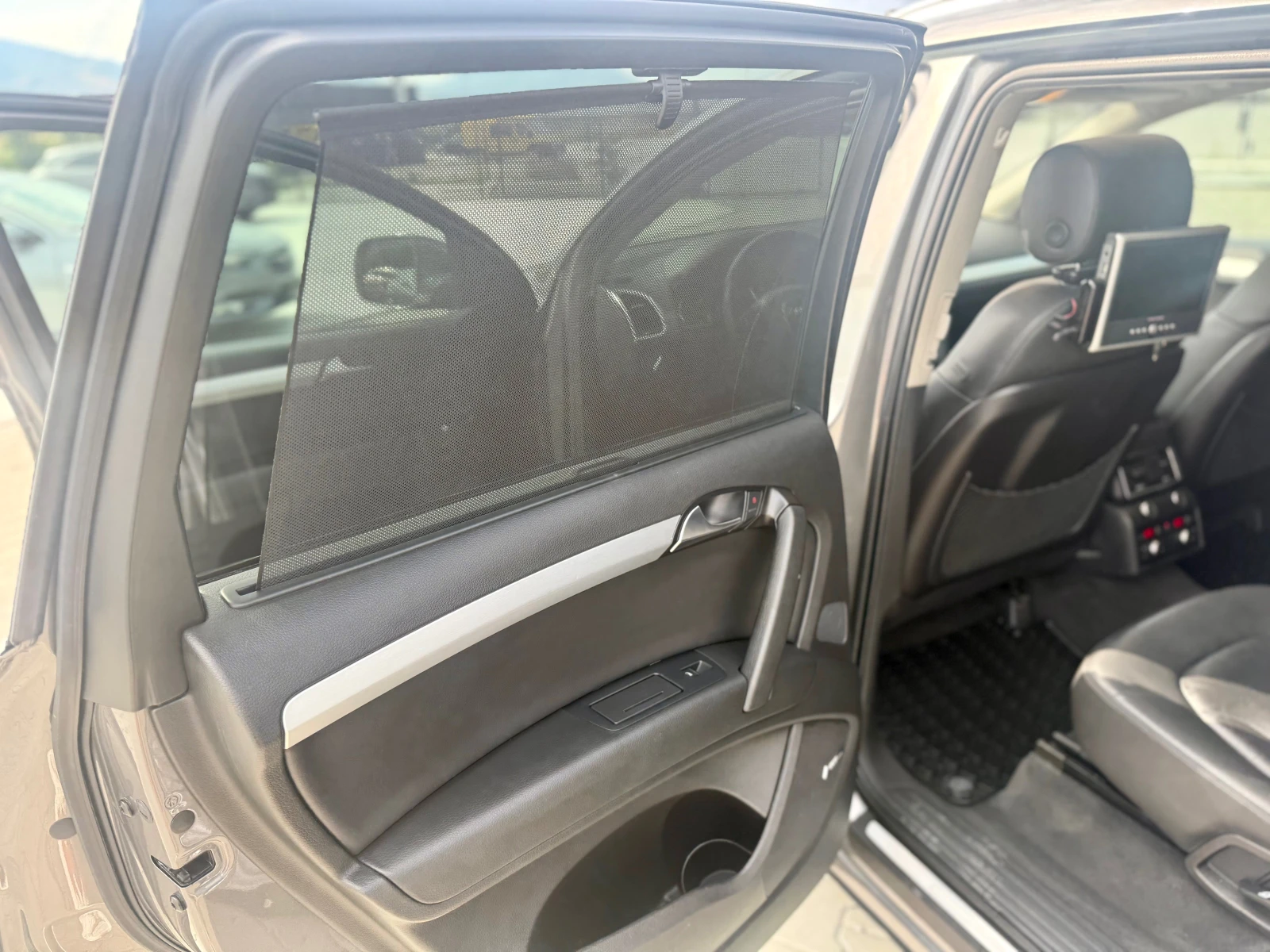 Audi Q7 3.6 i+ gaz Собствен лизинг, снимка 13 - Автомобили и джипове - 55044352