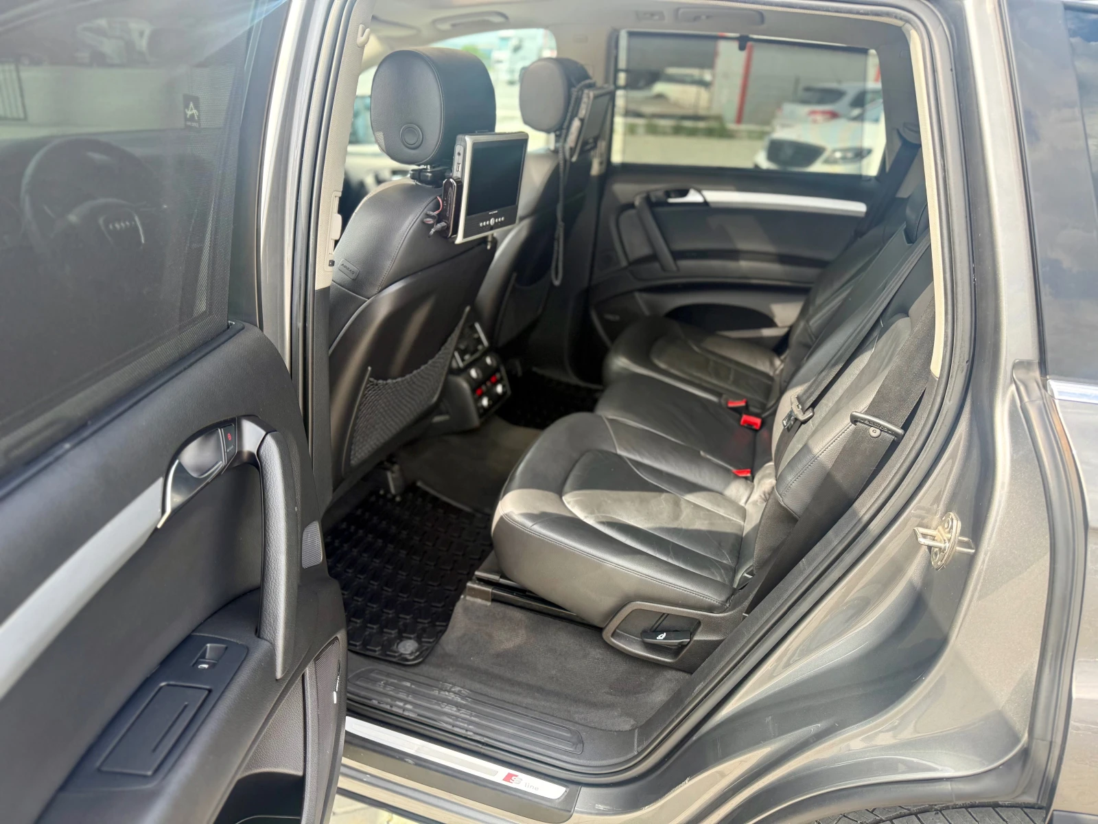 Audi Q7 3.6 i+ gaz Собствен лизинг, снимка 12 - Автомобили и джипове - 55044352