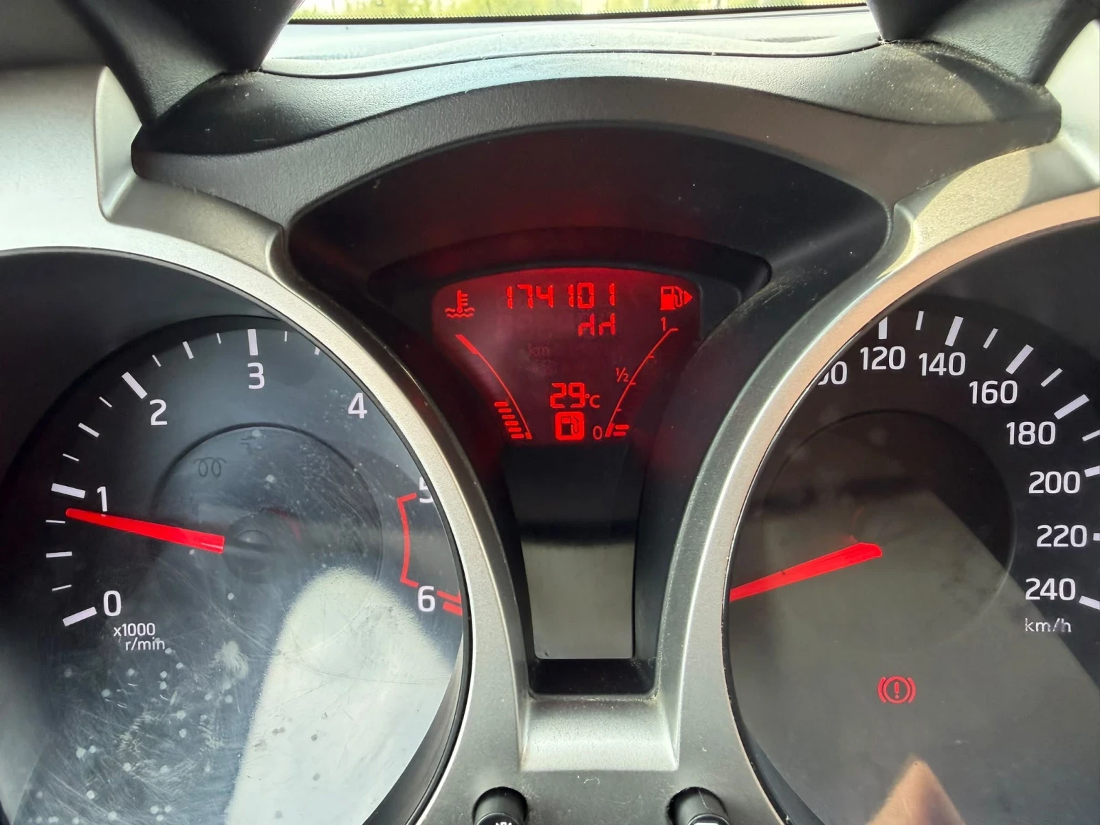 Nissan Juke 1.5 dCi, снимка 12 - Автомобили и джипове - 55644288