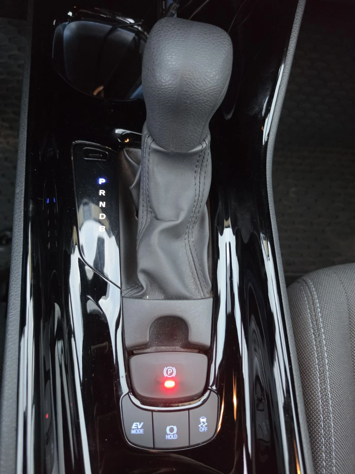 Toyota C-HR Team Deutschland, снимка 11 - Автомобили и джипове - 56601551
