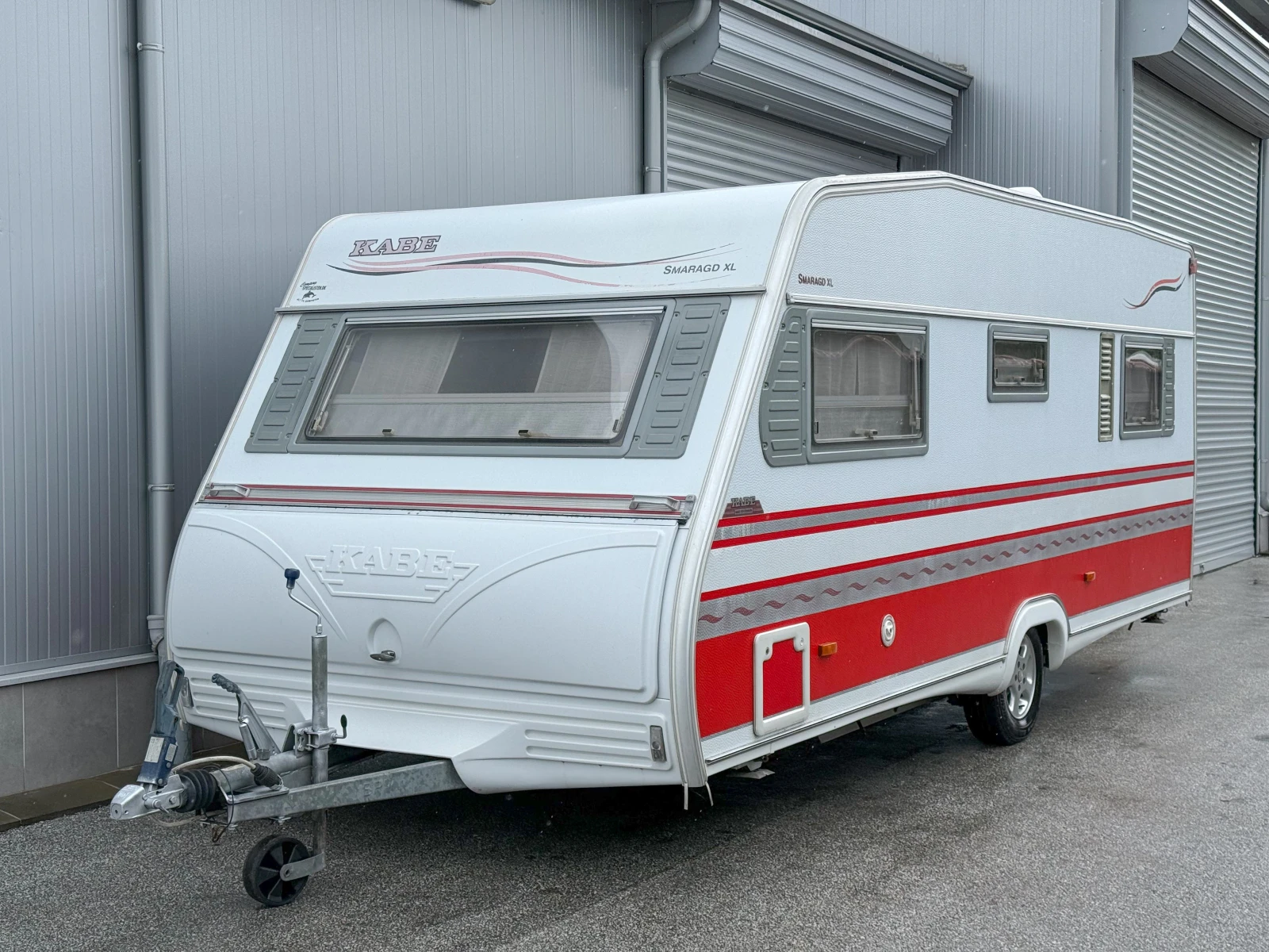 Каравана Kabe Smaragd XL 520, снимка 4 - Каравани и кемпери - 54647632