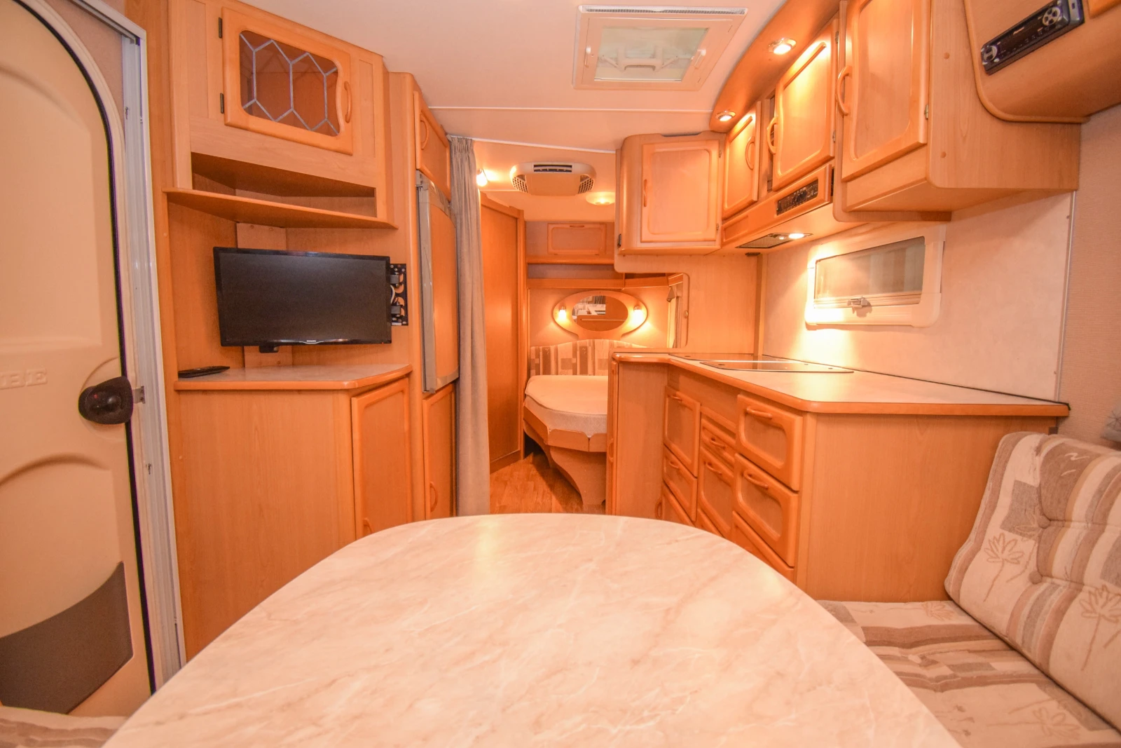Каравана Kabe Smaragd XL 520, снимка 10 - Каравани и кемпери - 54647632
