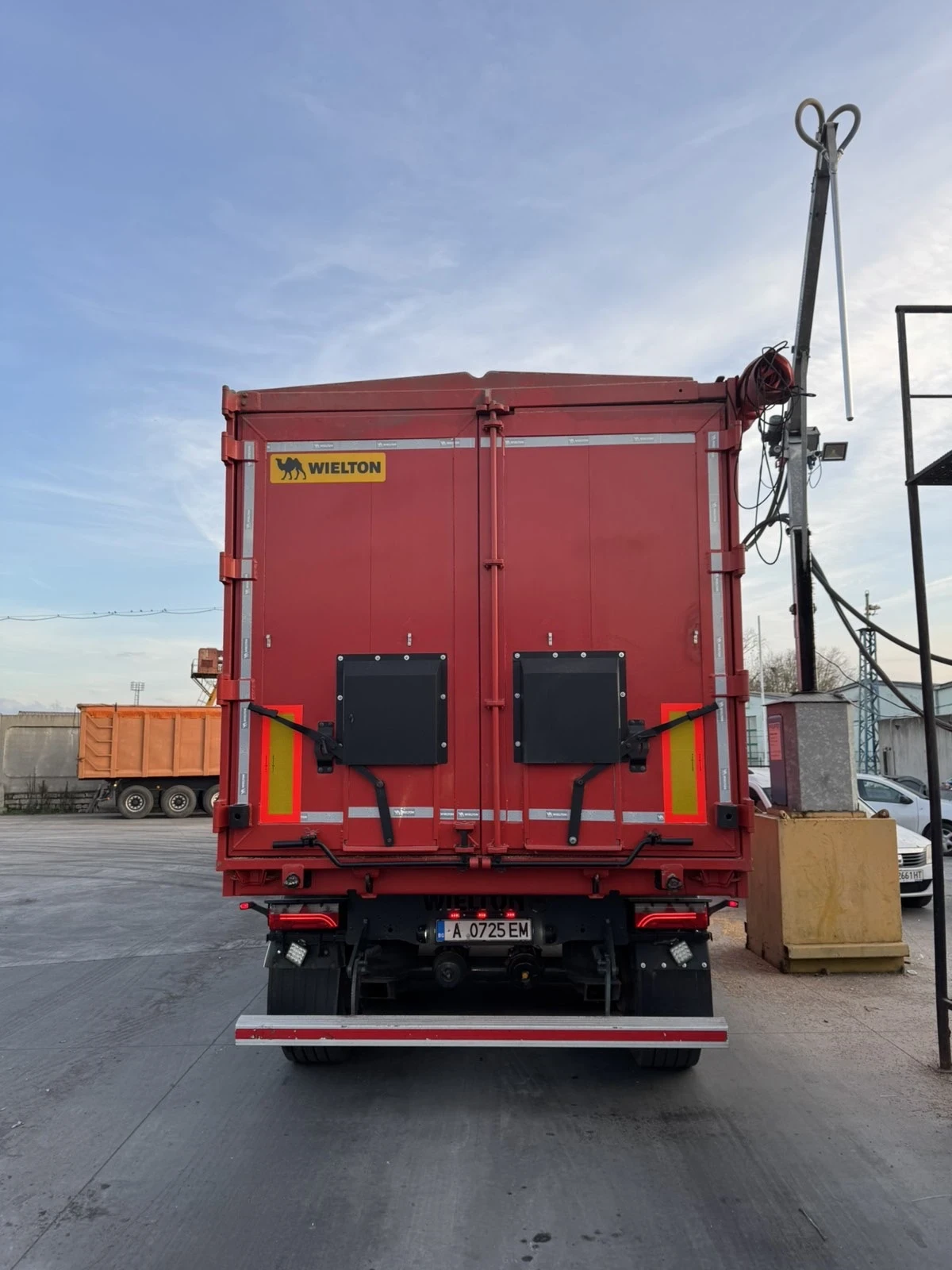 Полуремарке Wielton 55 м3, снимка 3 - Ремаркета - 54360480