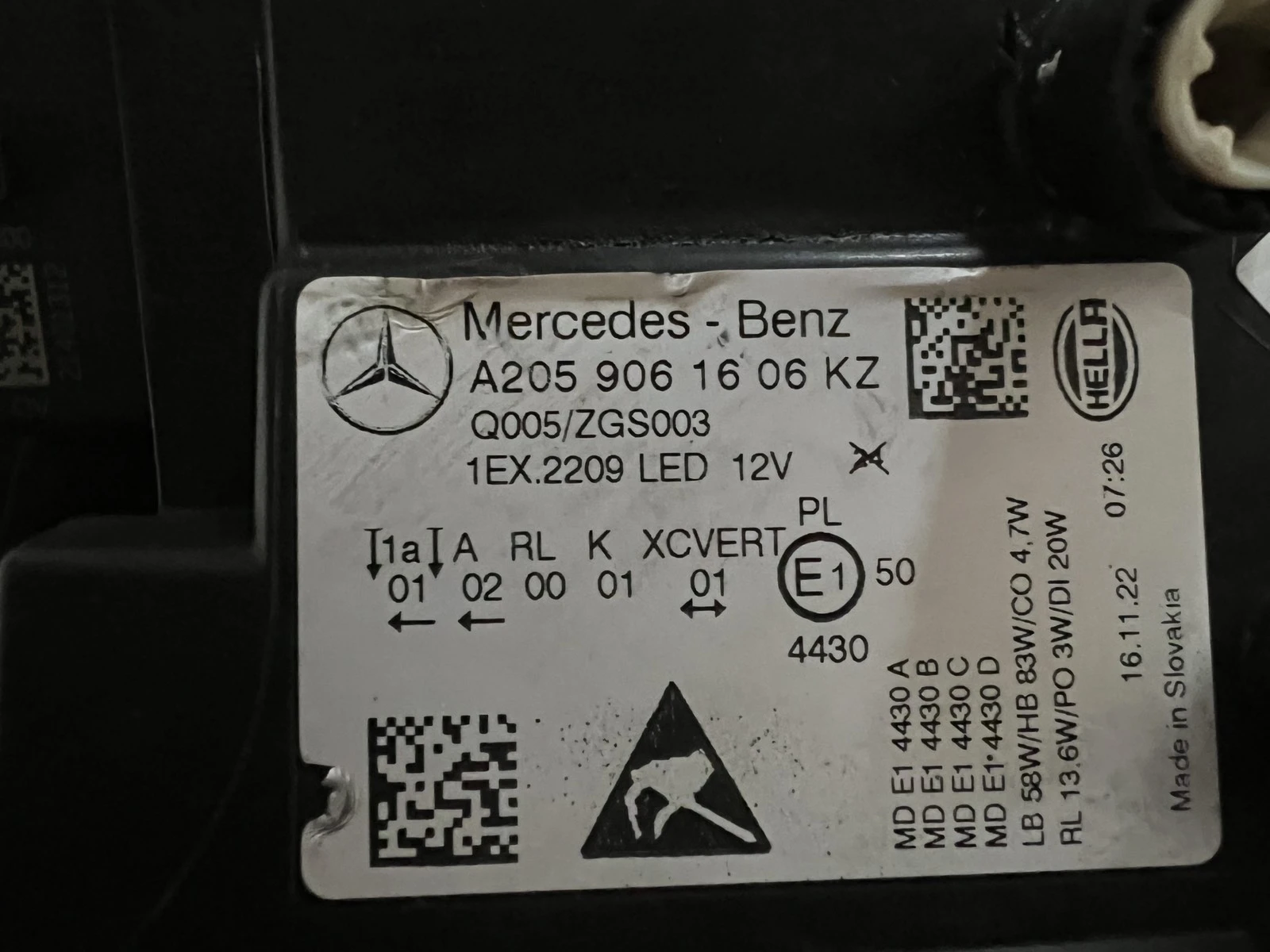 фар десен за mercedes c klas w205, снимка 2 - Части - 56745708
