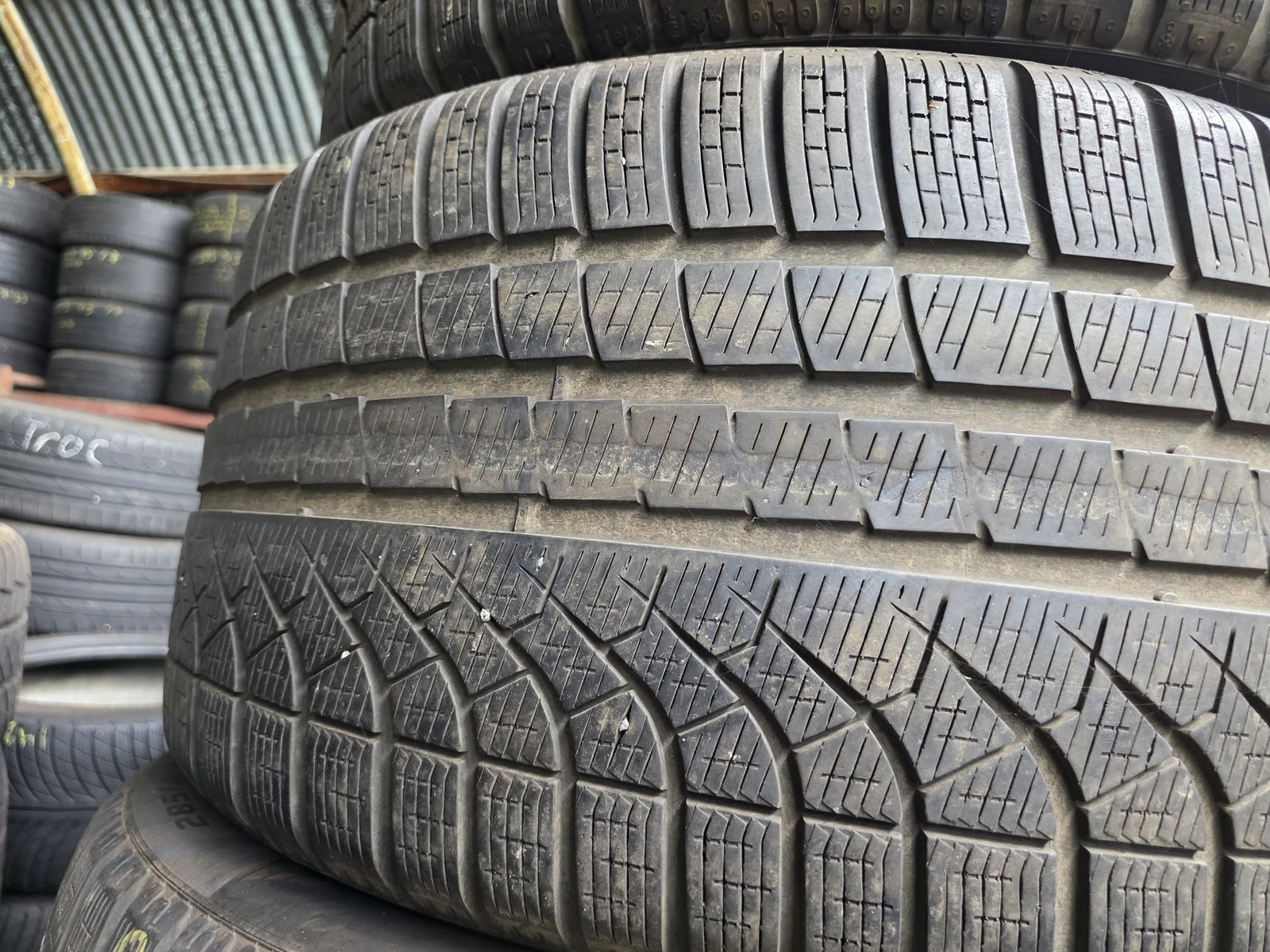 Гуми Зимни 285/40R19