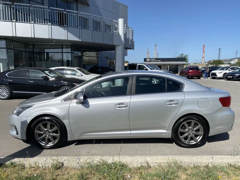 Toyota Avensis 2.2 D Executive, снимка 4 - Автомобили и джипове - 46428171