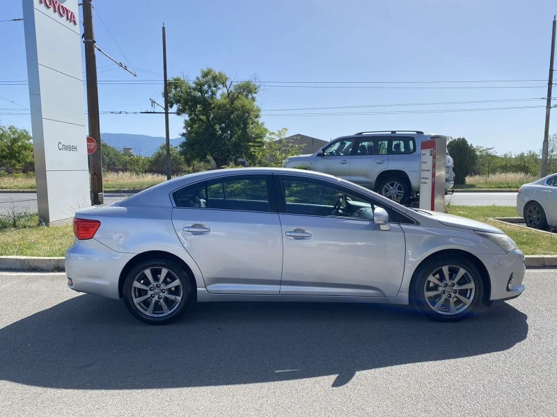 Toyota Avensis 2.2 D Executive, снимка 9 - Автомобили и джипове - 46428171